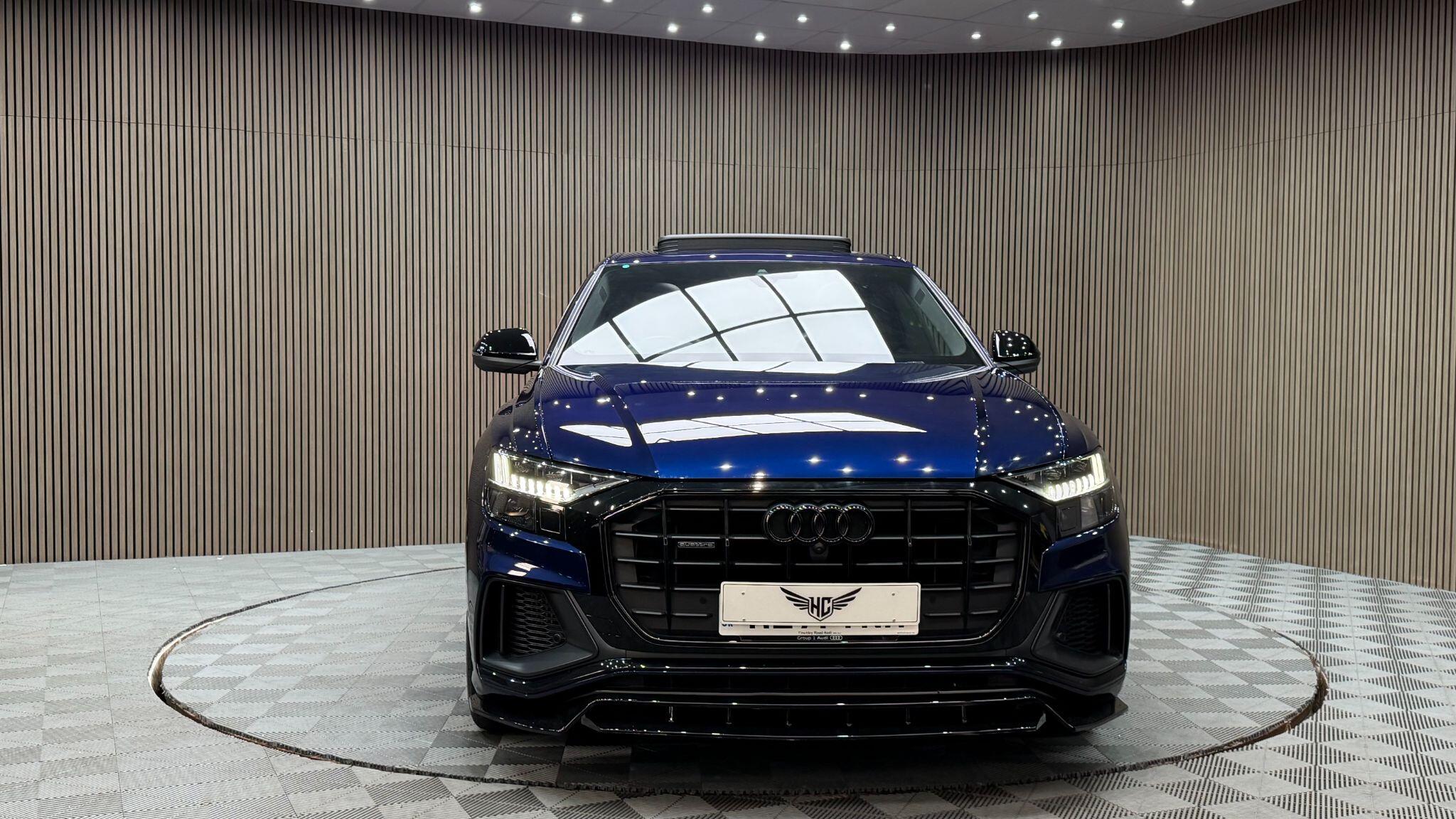 Audi Q8 view 5