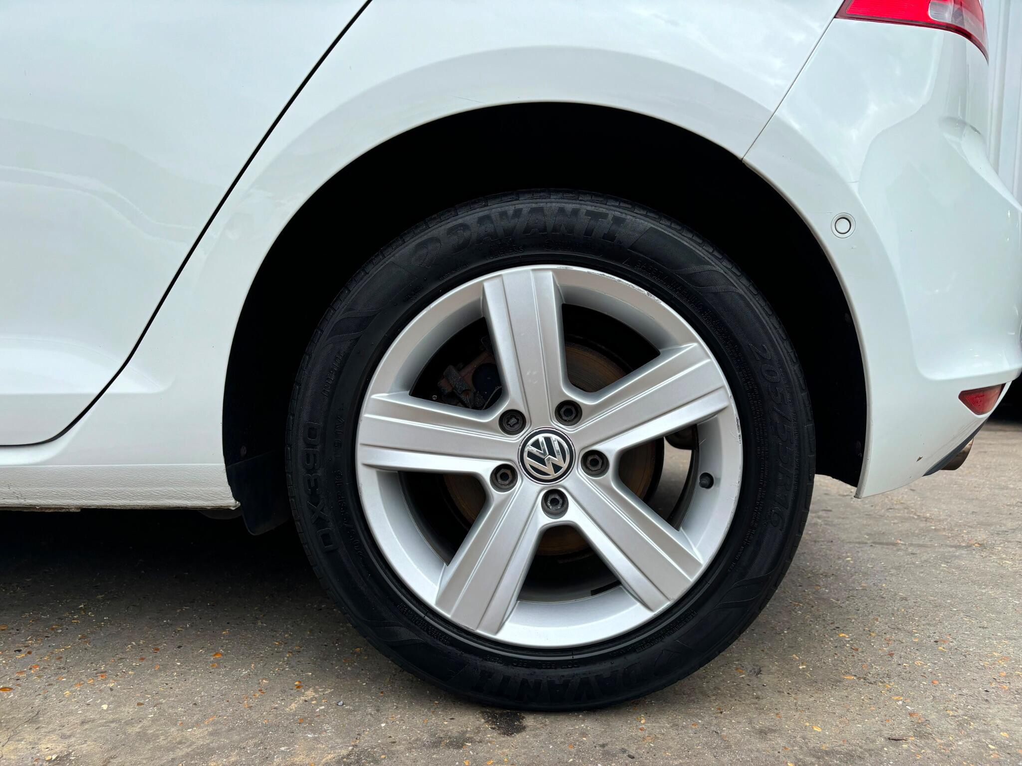 Volkswagen Golf view 21