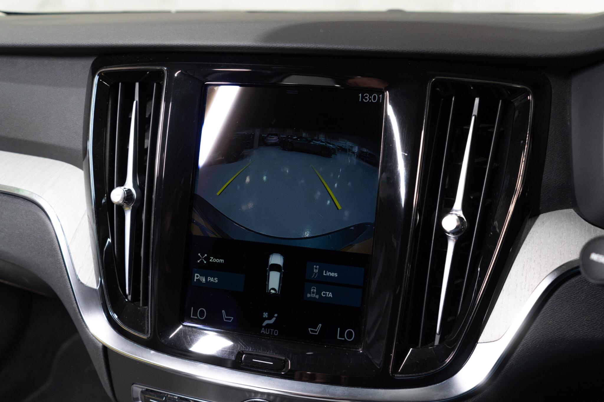 Volvo V60 Cross Country view 21
