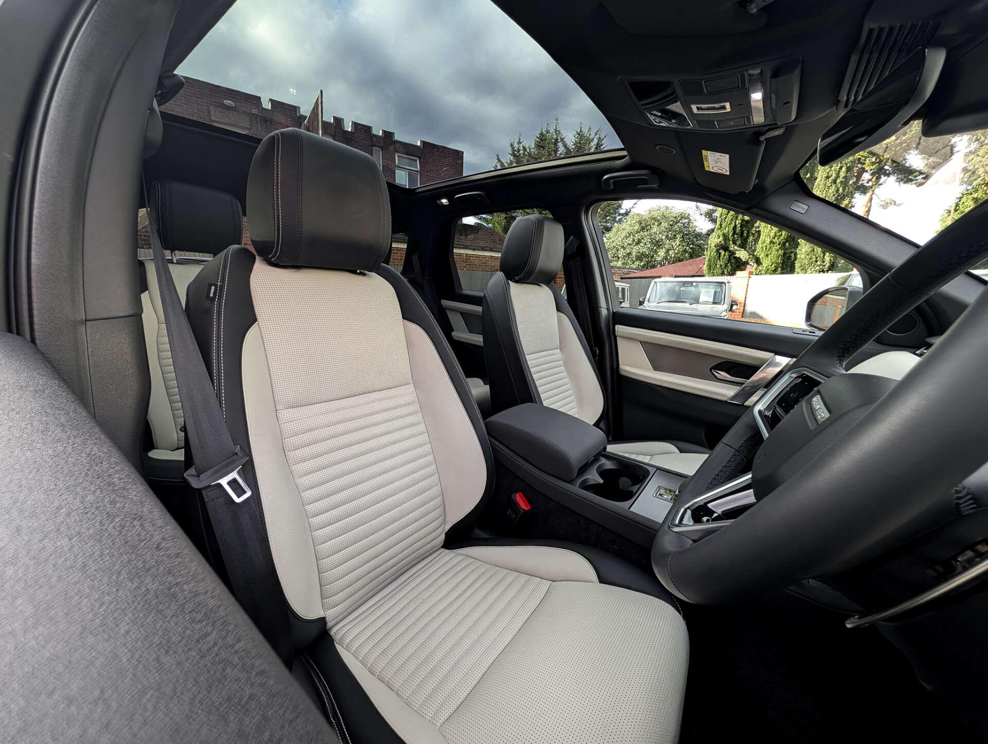 Land Rover Discovery Sport view 23