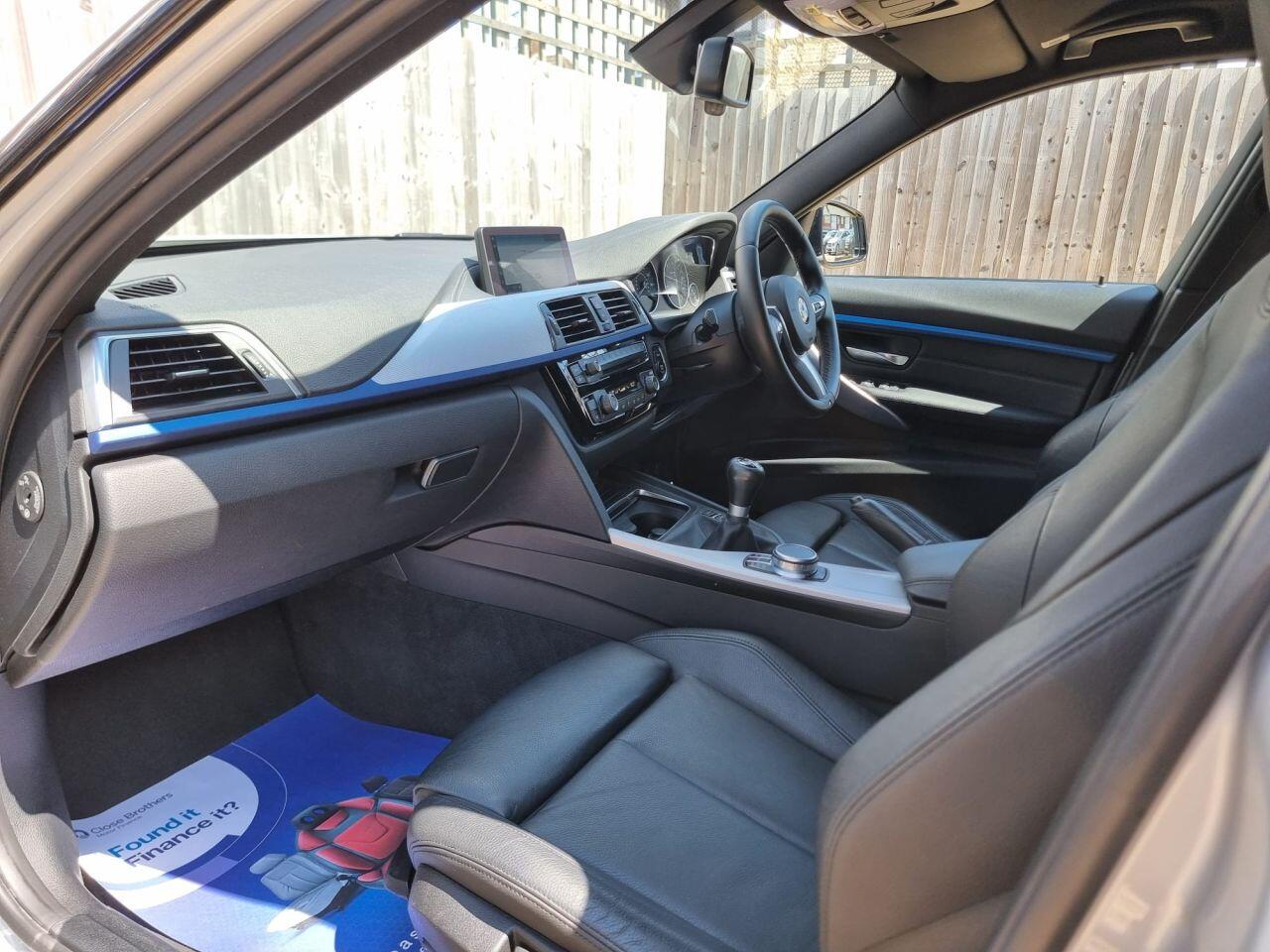 BMW 3 Series view 19