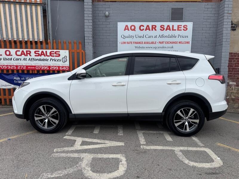 Toyota Rav4 view 4