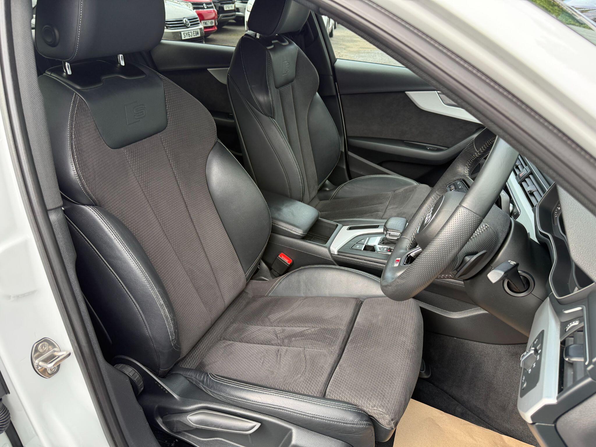 Audi A4 view 16