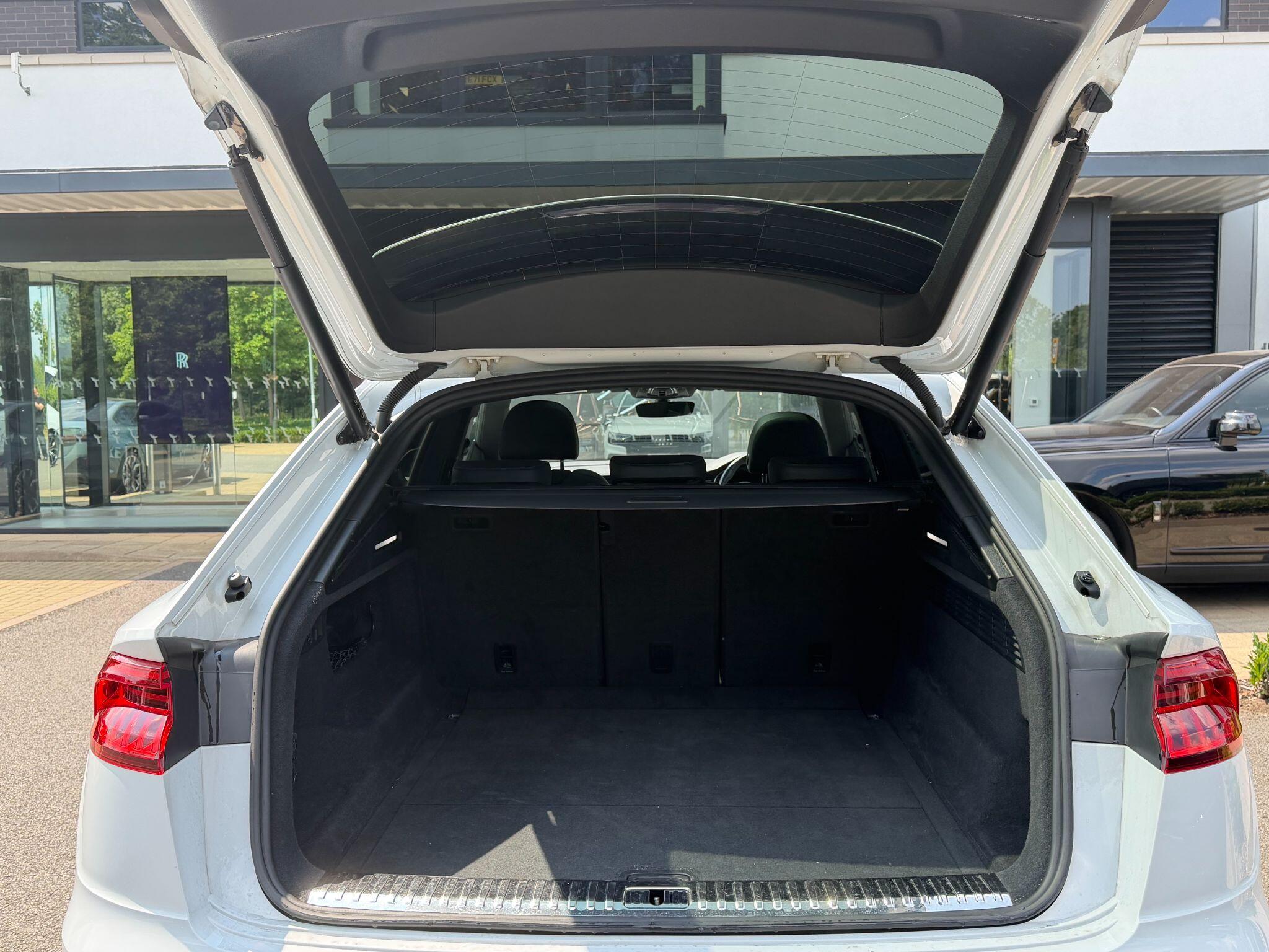 Audi Audi Q8 view 23