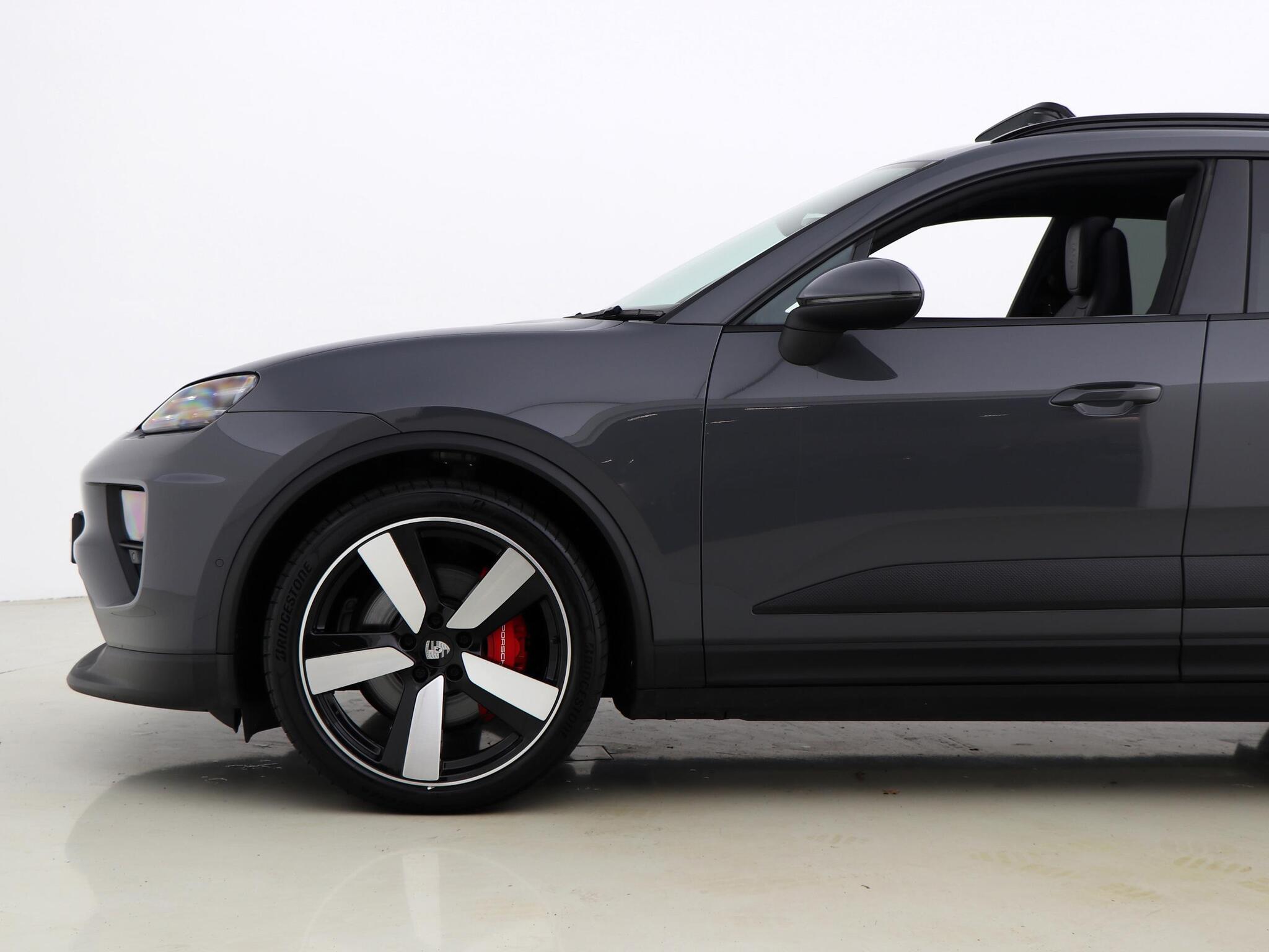 Porsche Macan view 18