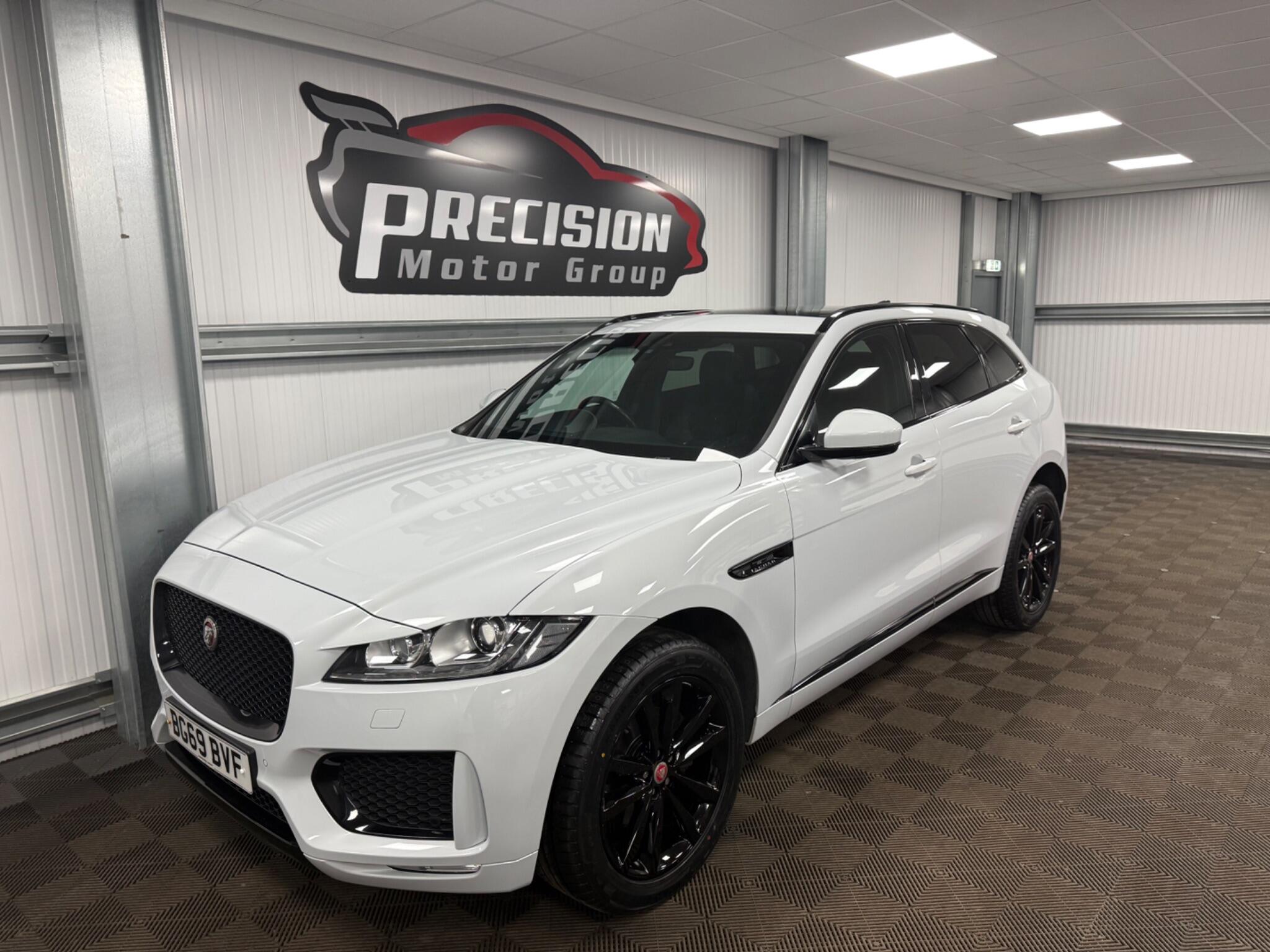 Jaguar F-Pace view 9