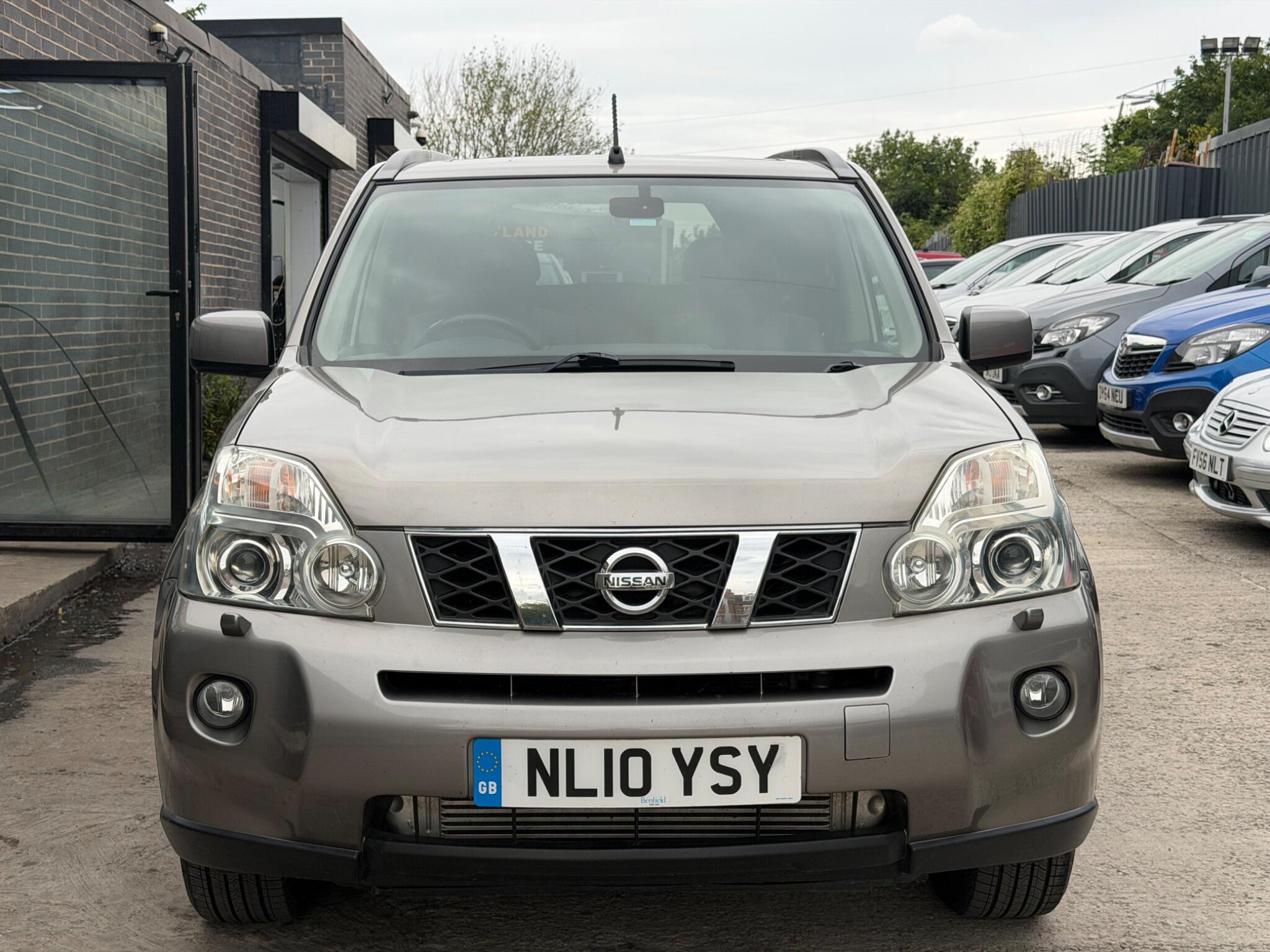 Nissan X-Trail view 2