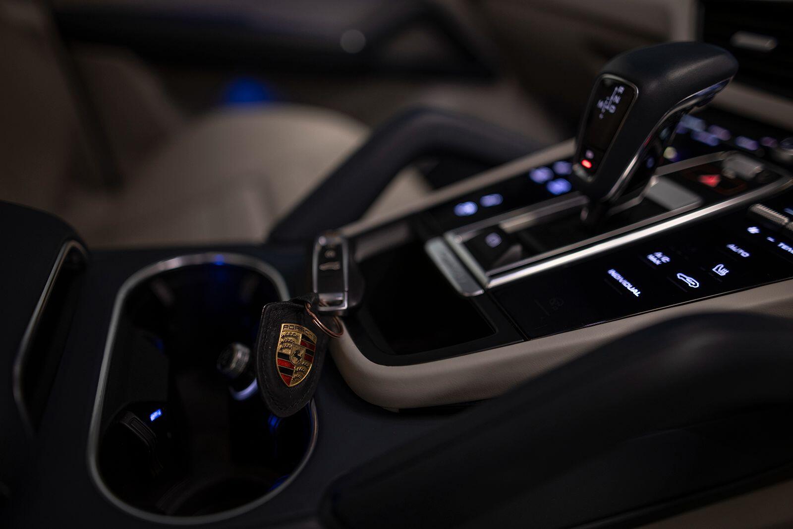 Porsche Cayenne view 31