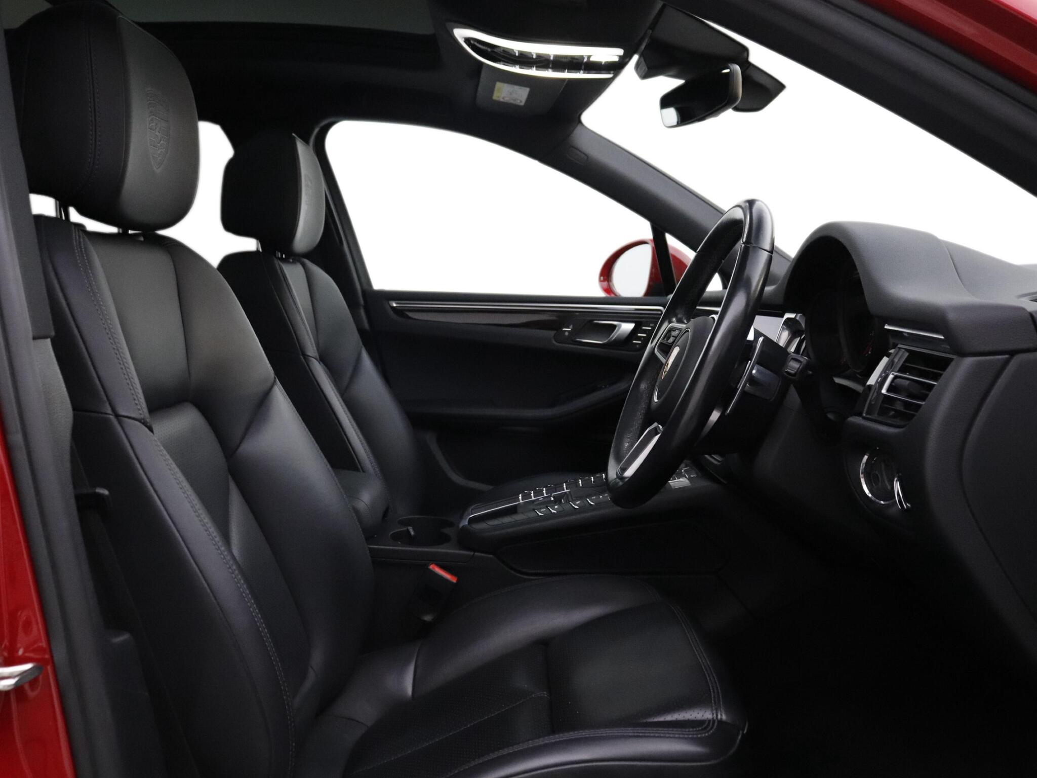 Porsche Macan view 10