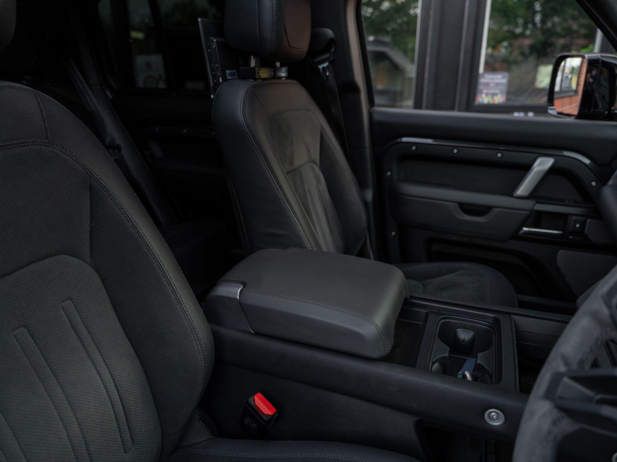 Land Rover Defender view 45