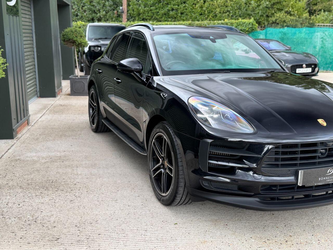 Porsche Macan view 13
