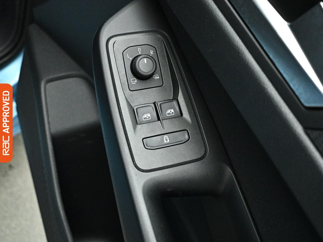 Ford Grand Tourneo Connect view 24