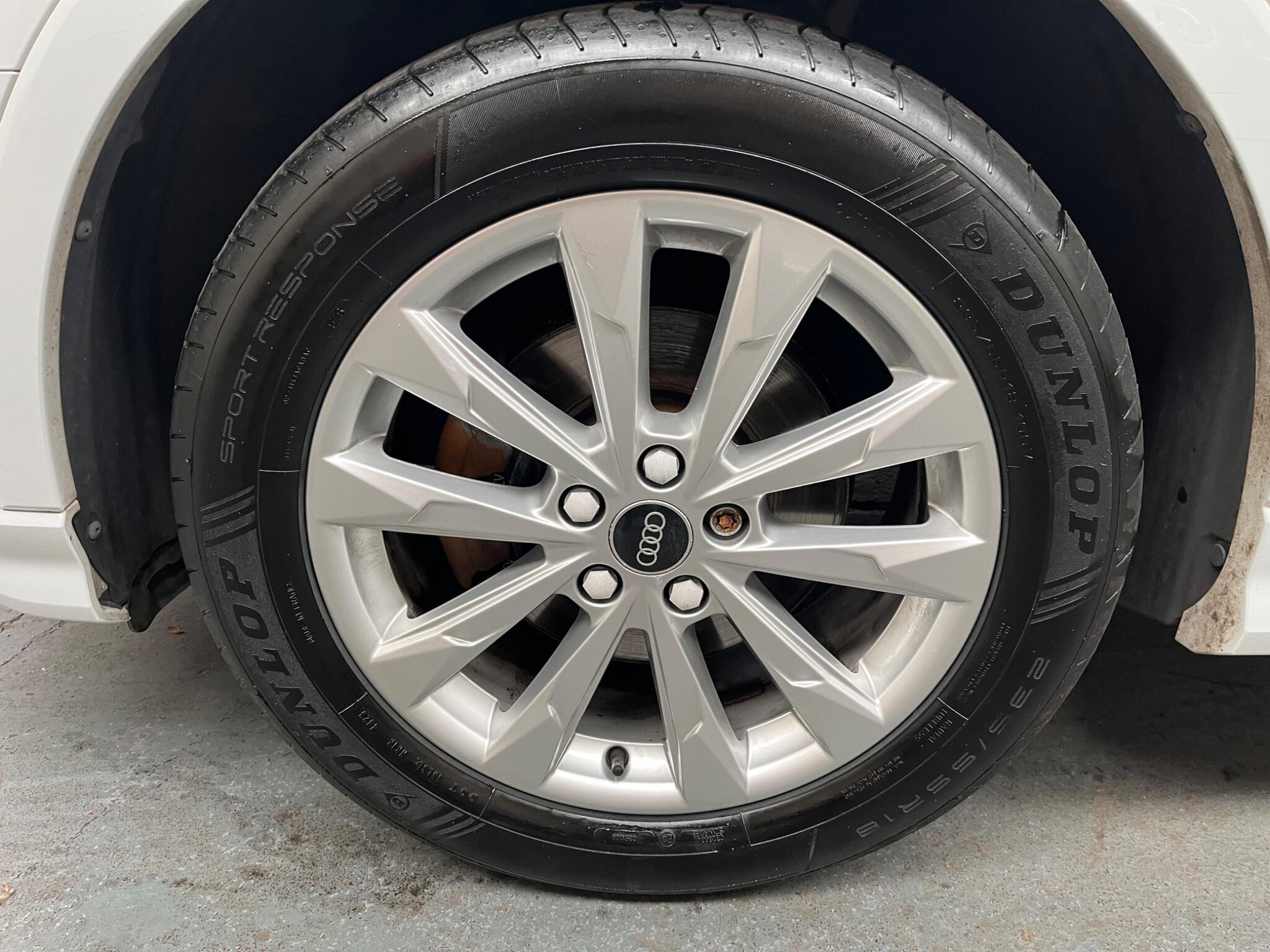 Audi Q3 view 43