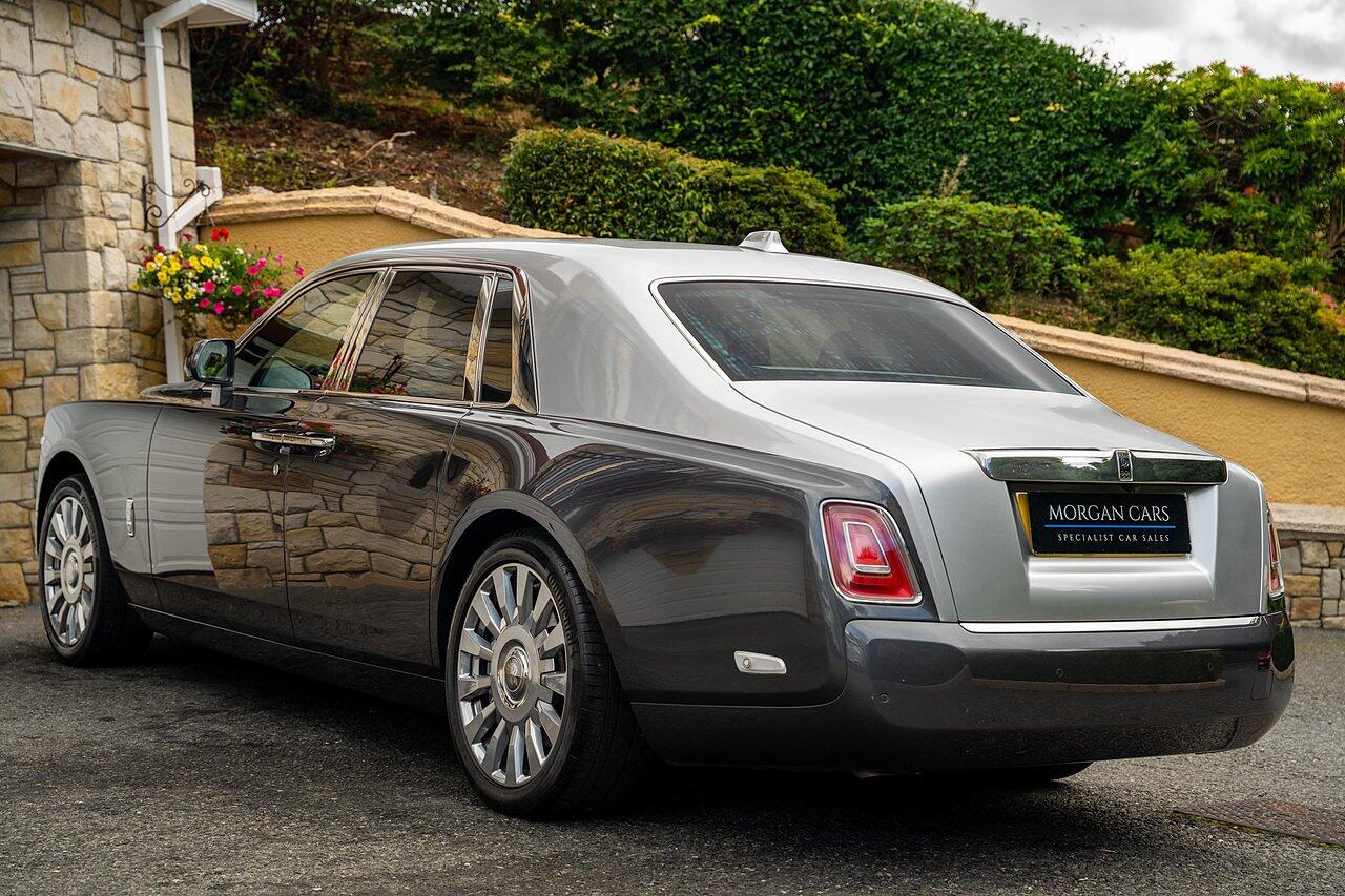 Rolls-Royce Phantom view 10