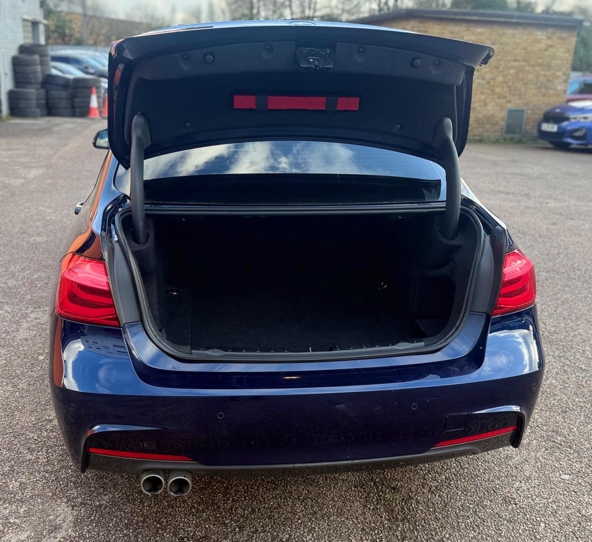 BMW 3 Series view 23