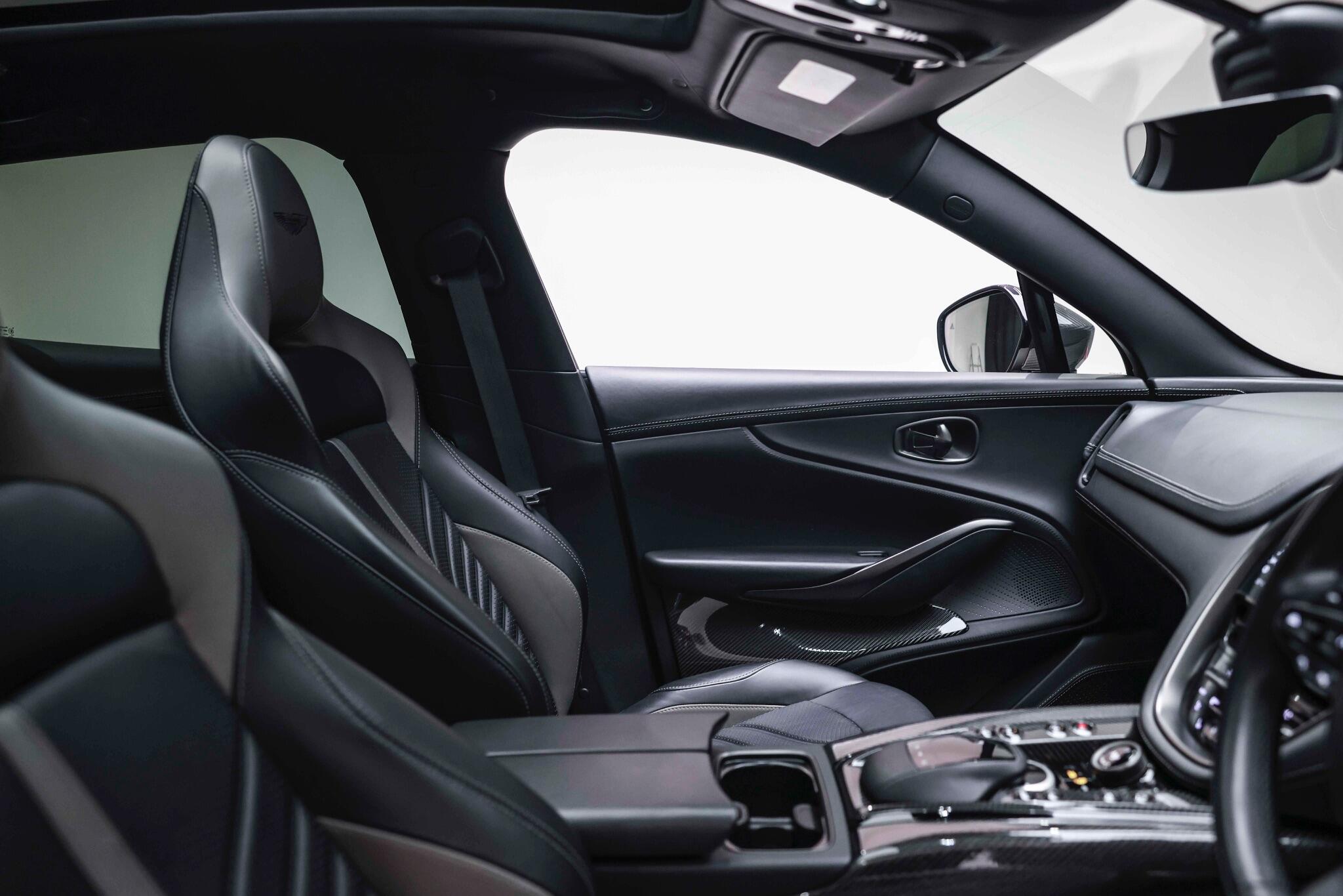 Aston Martin DBX view 36