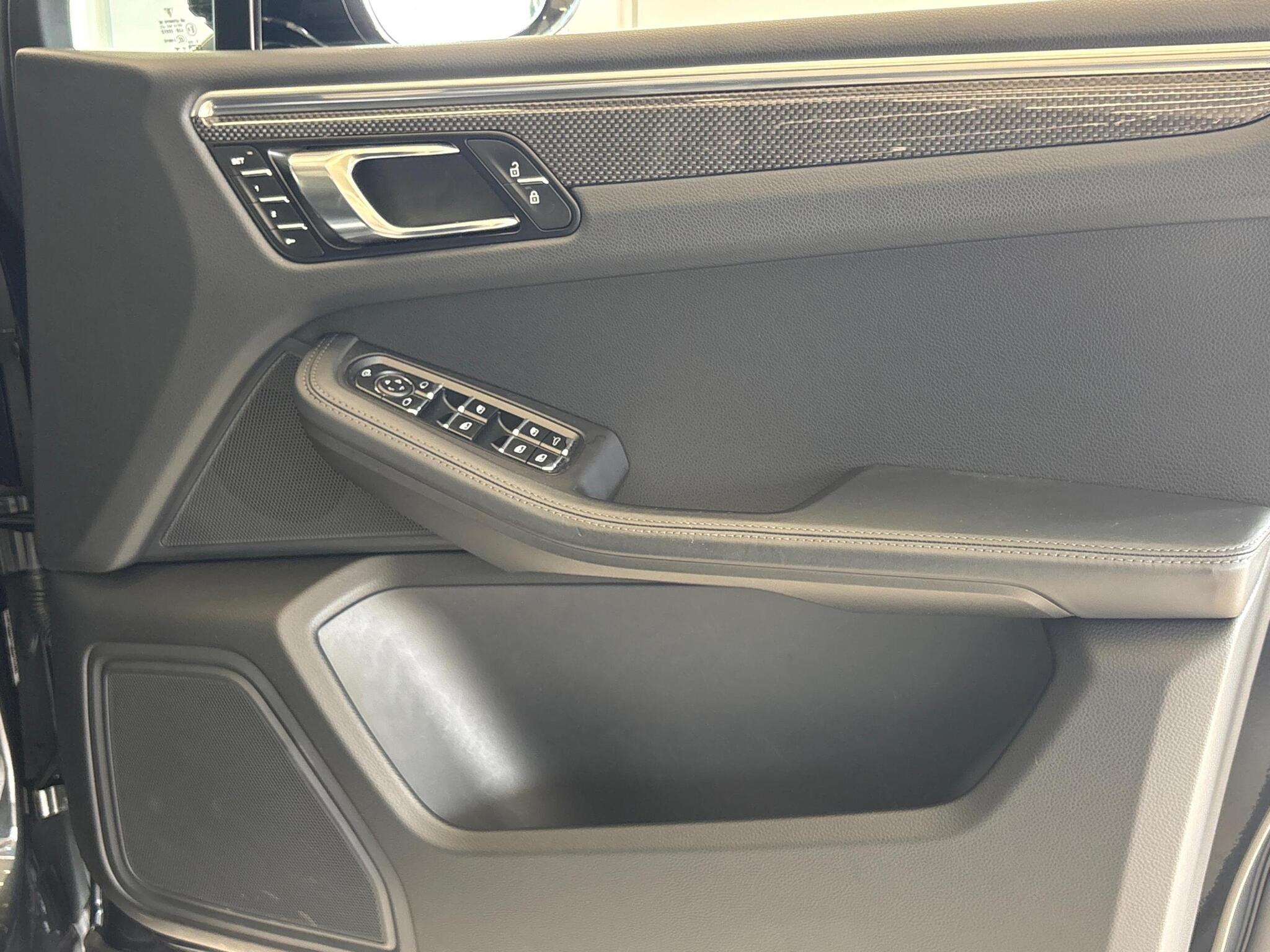 Porsche Macan view 19
