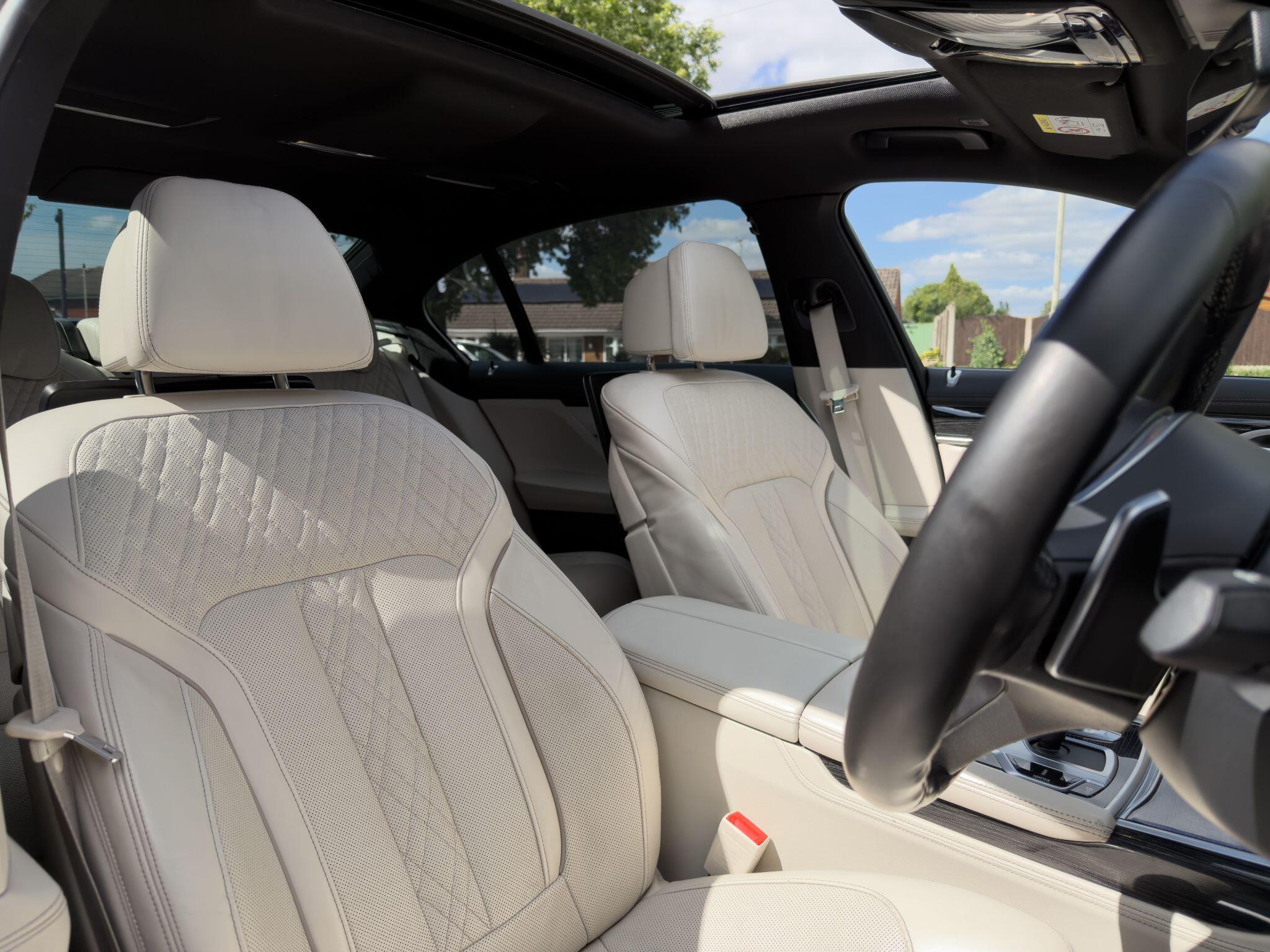 BMW 7 Series view 4