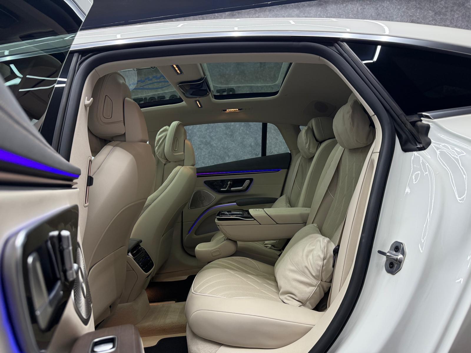 Mercedes-Benz Eqs view 3