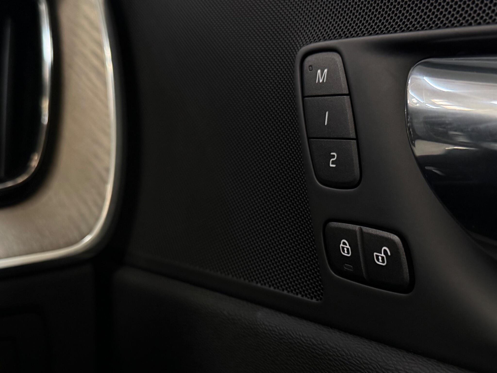 Volvo XC60 view 22