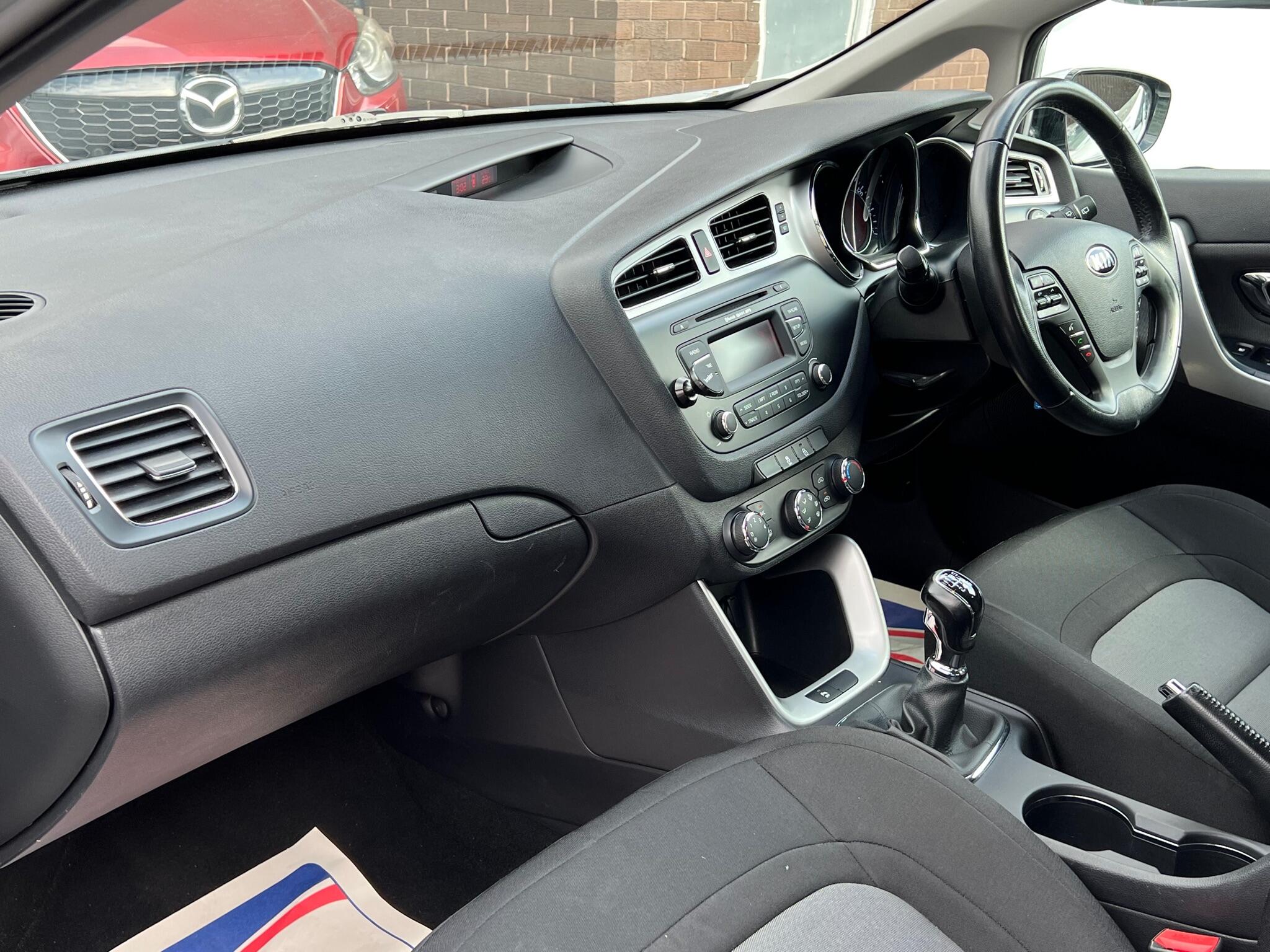 2014 Kia Ceed 1.6 CRDi EcoDynamics 2 Euro 5 (s/s) 5dr • 88,000 miles image 20