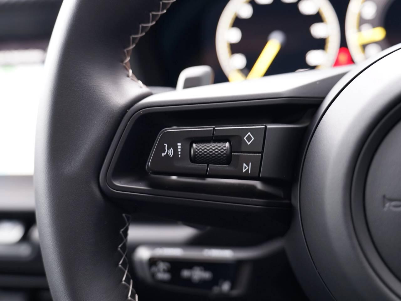 Porsche 911 view 29