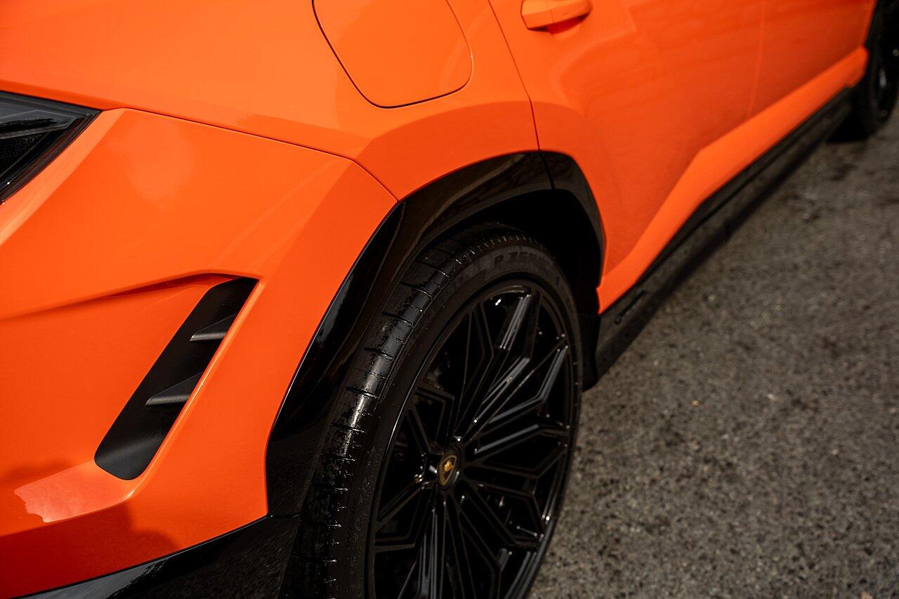 Lamborghini Urus view 20