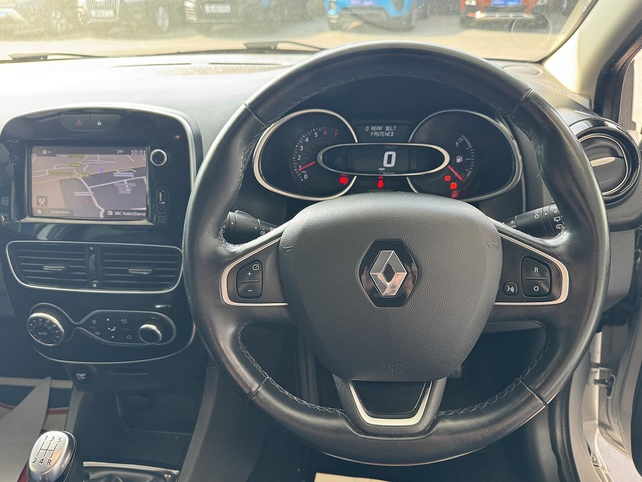 Renault Clio view 24