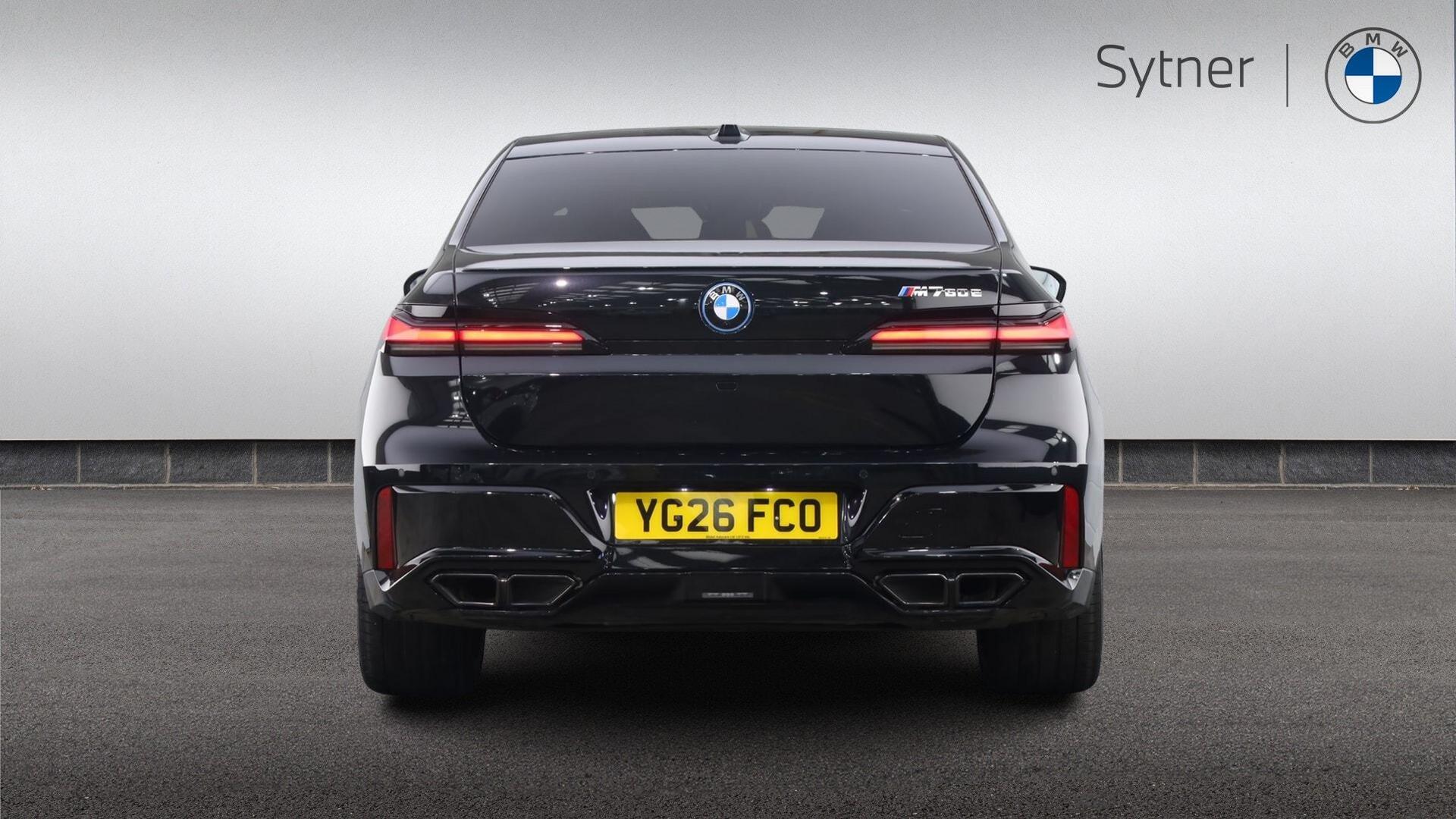BMW 7 Series view 15