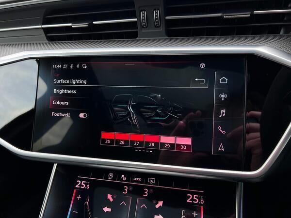 Audi RS6 Avant view 27