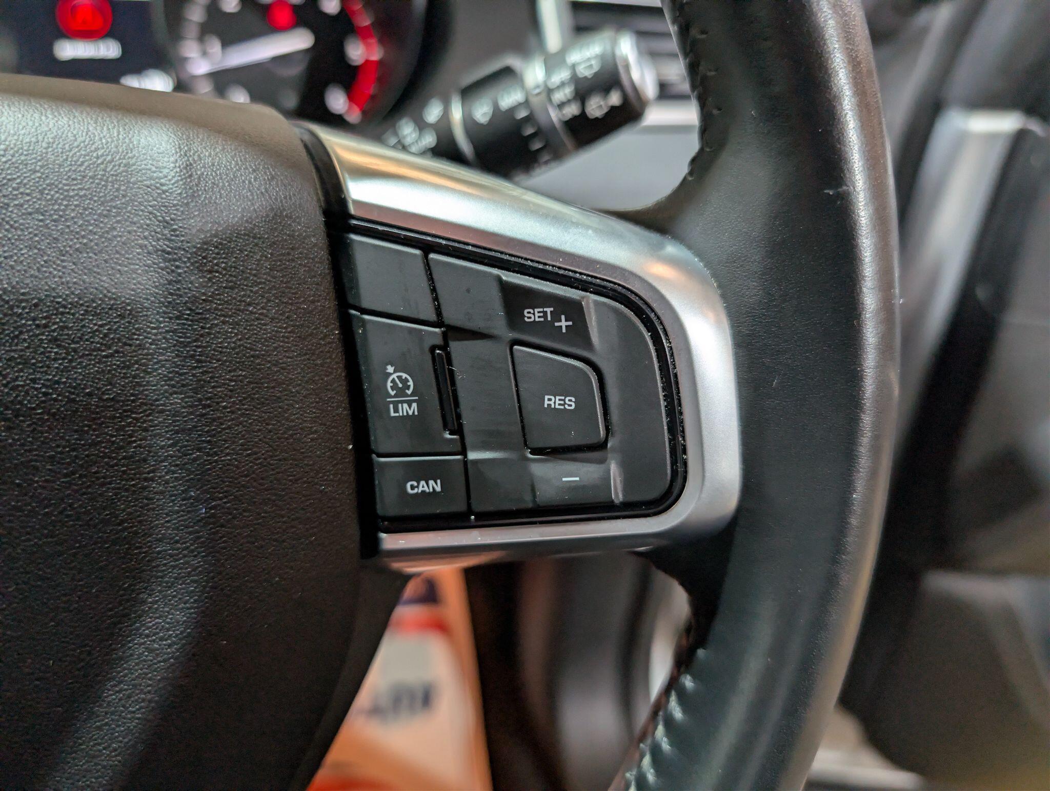 Land Rover Discovery Sport view 24