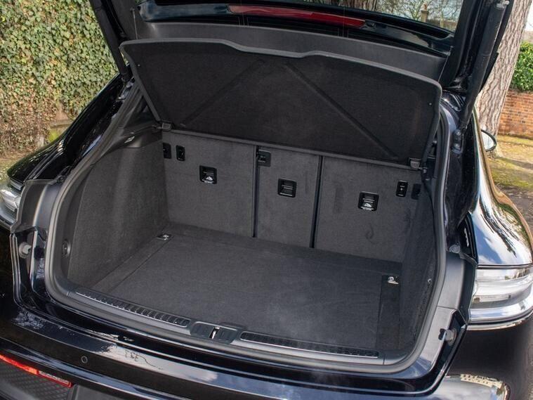 Porsche Macan view 16
