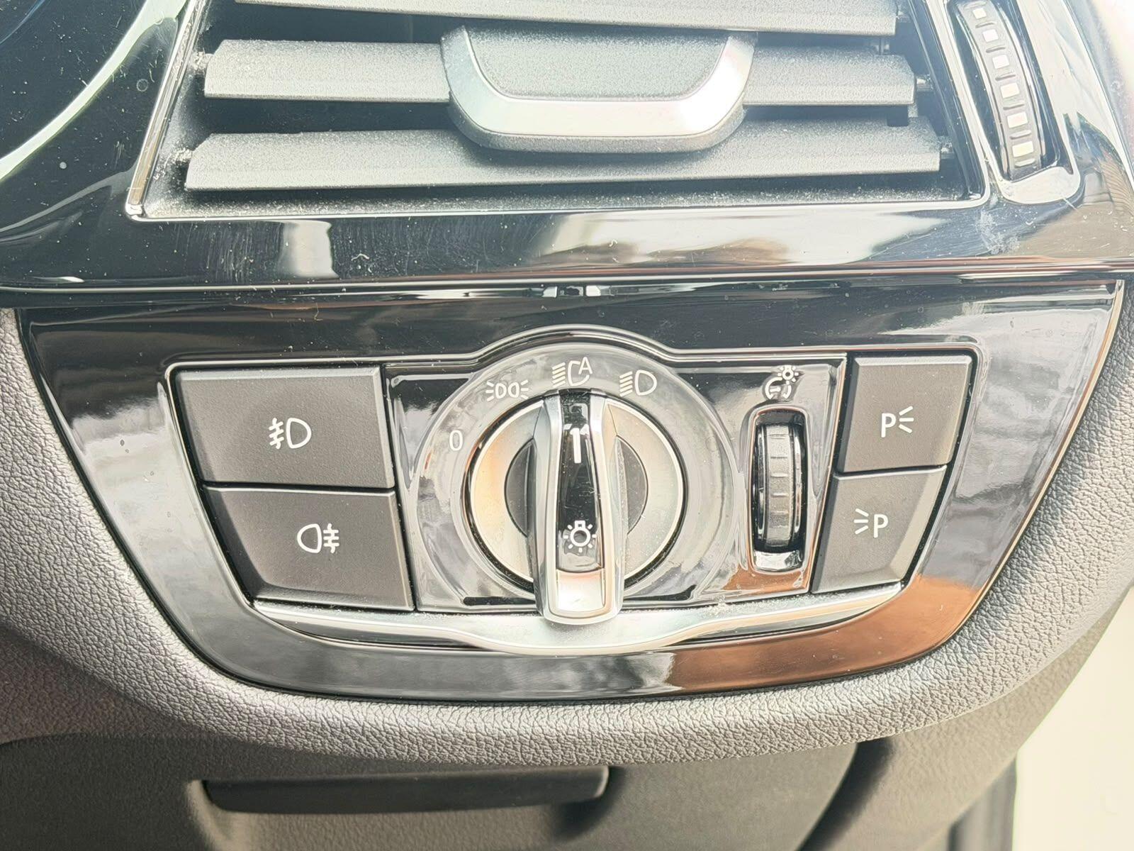 BMW 5 Series view 22