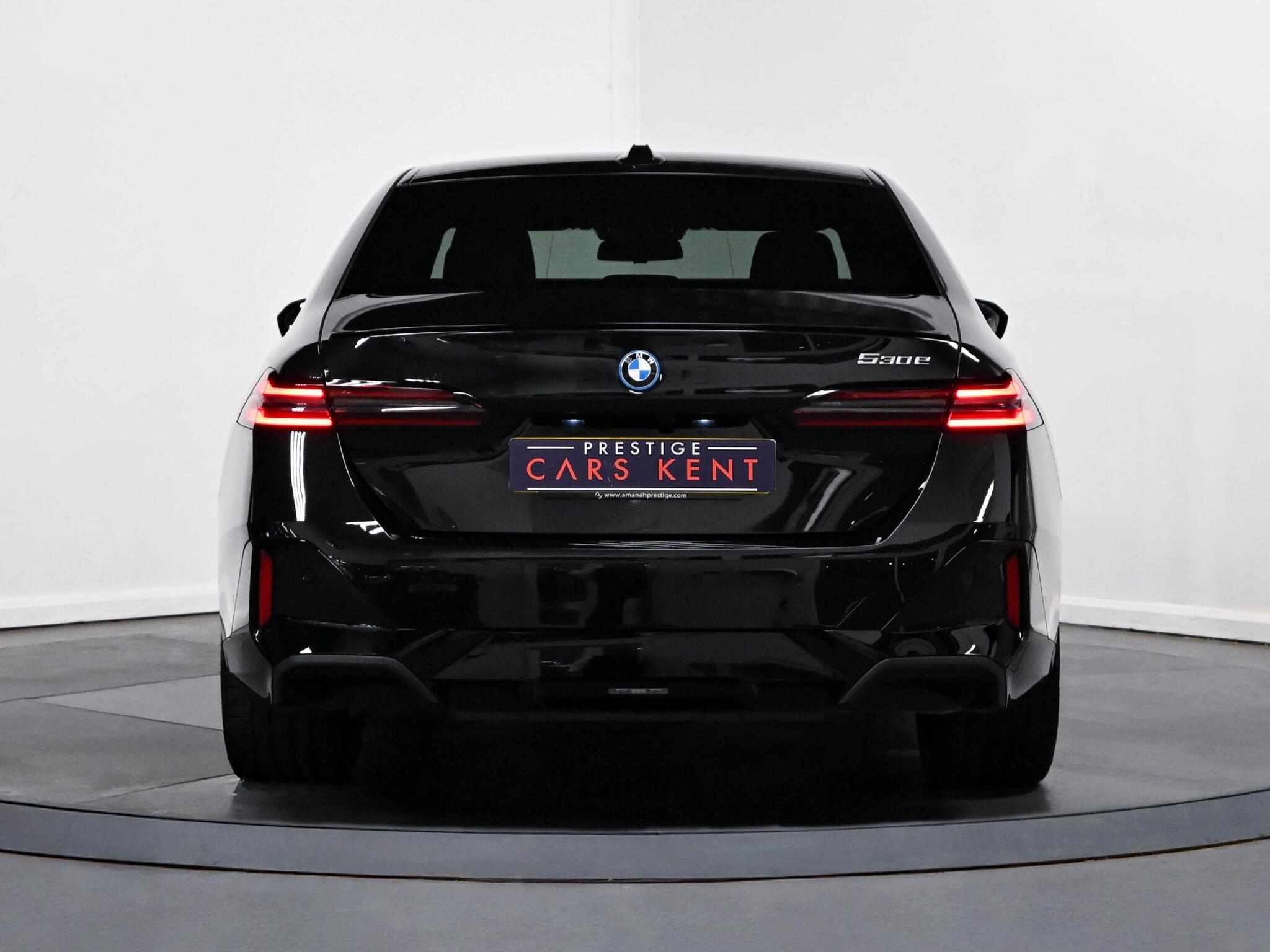 BMW 5 Series view 18