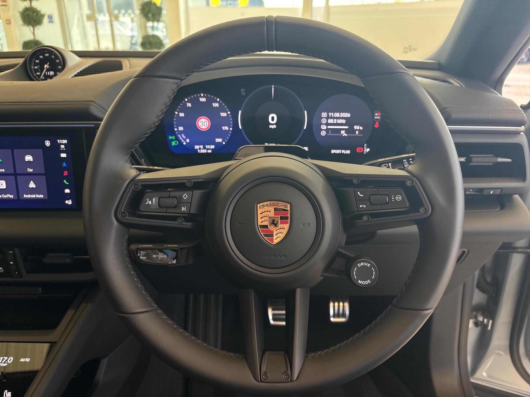 Porsche Macan view 17