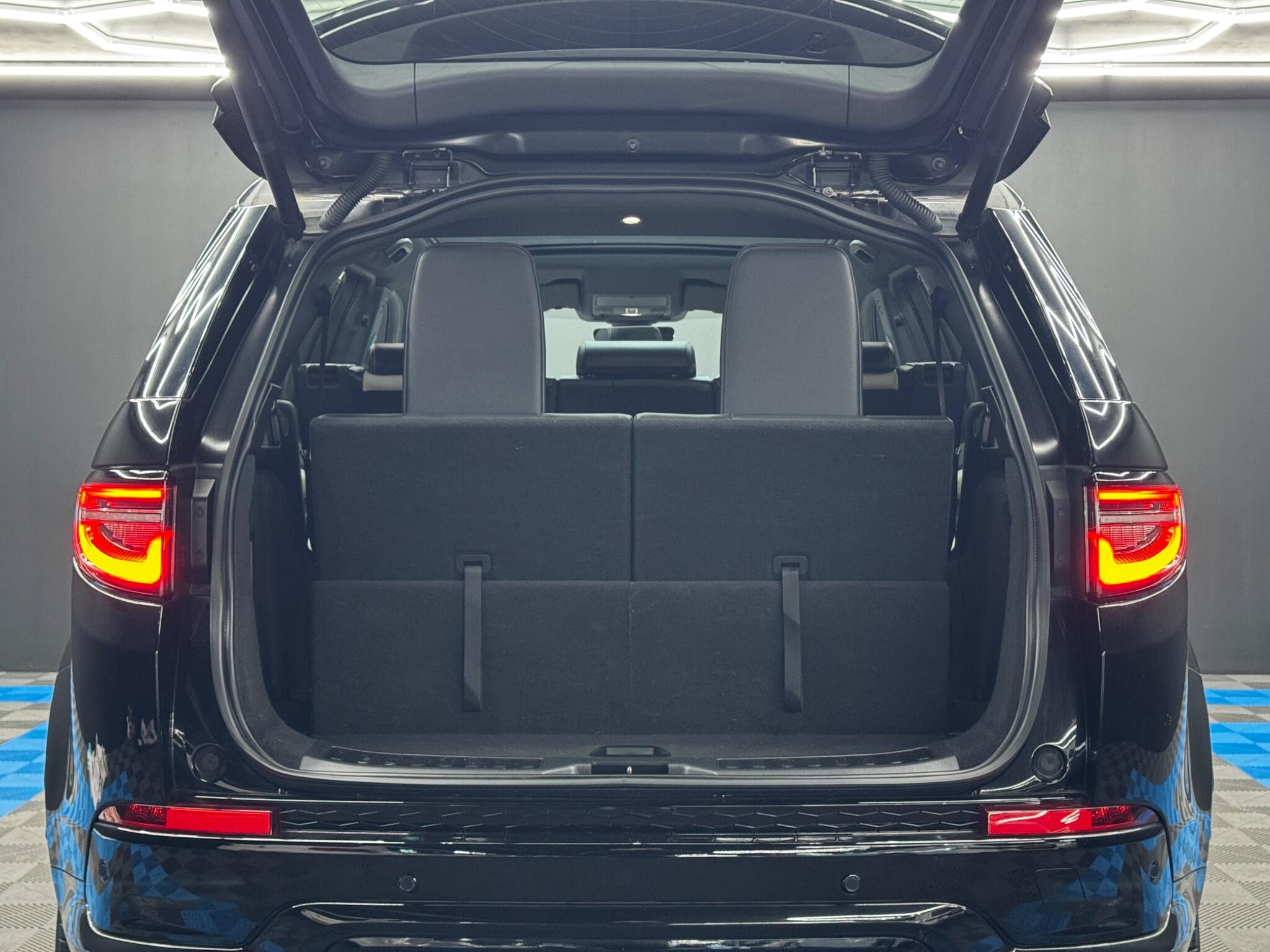 Land Rover Discovery Sport view 39
