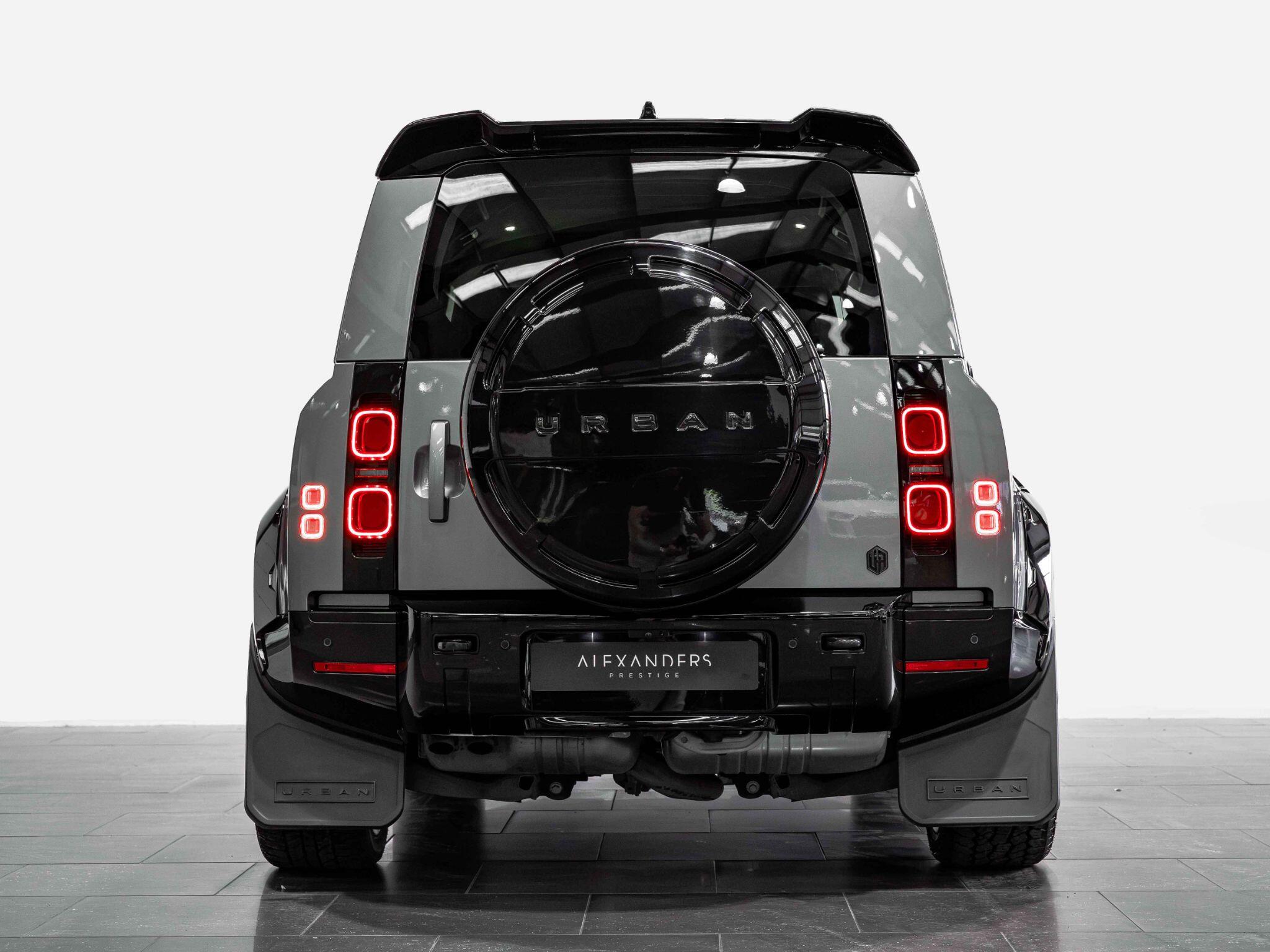 Land Rover Defender 110 view 11