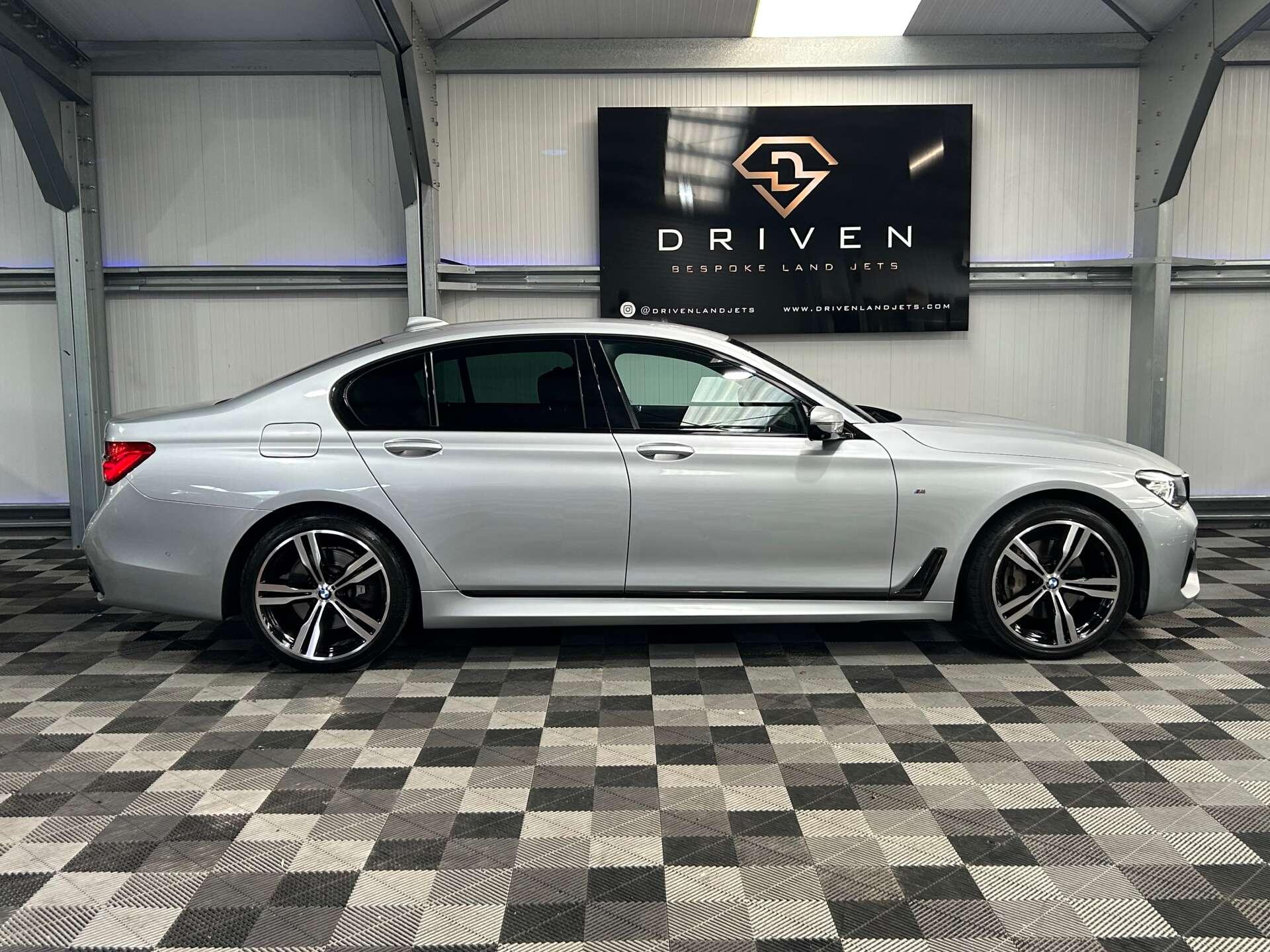 BMW 7 Series view 14