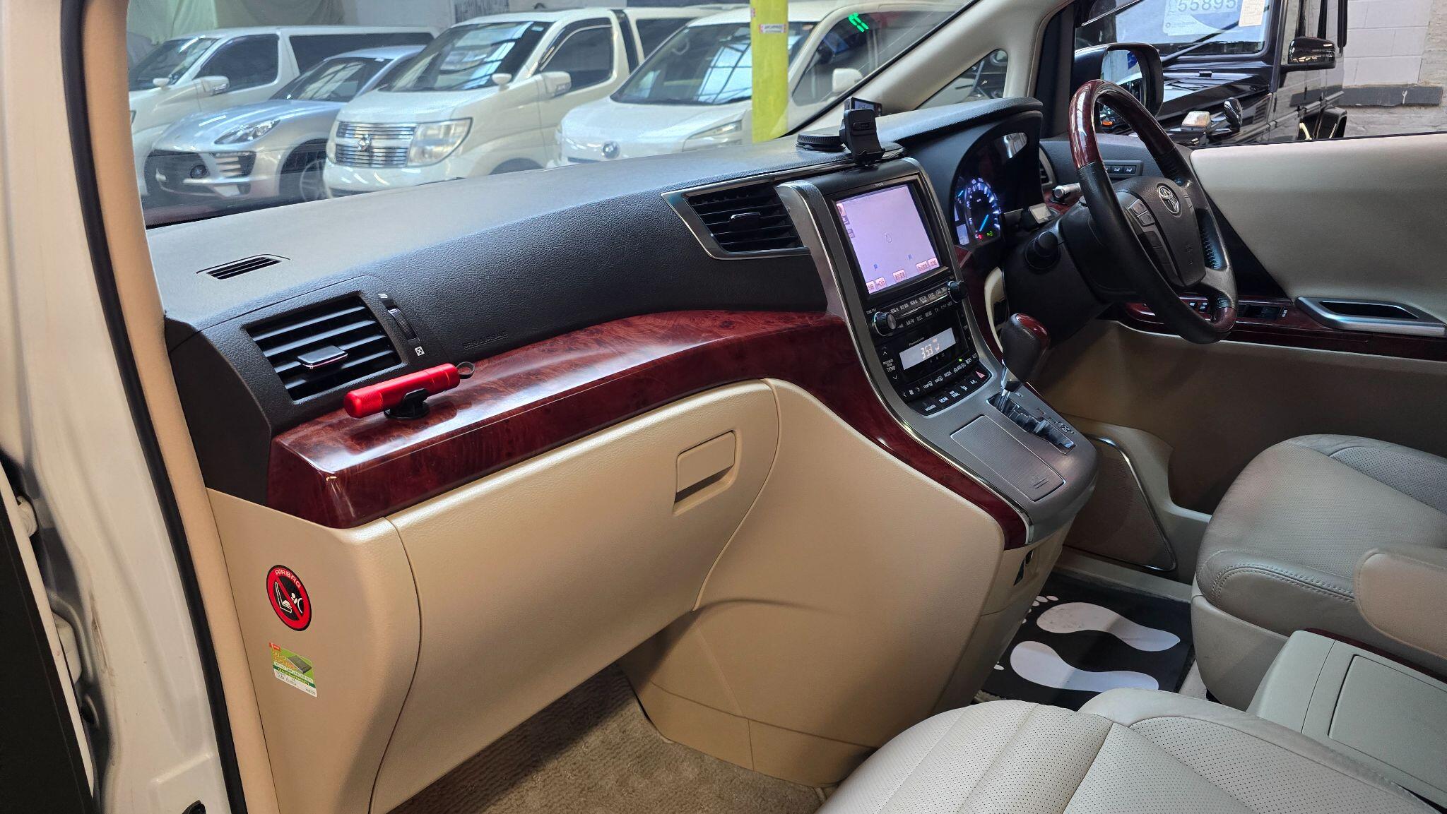 Toyota Vellfire view 17
