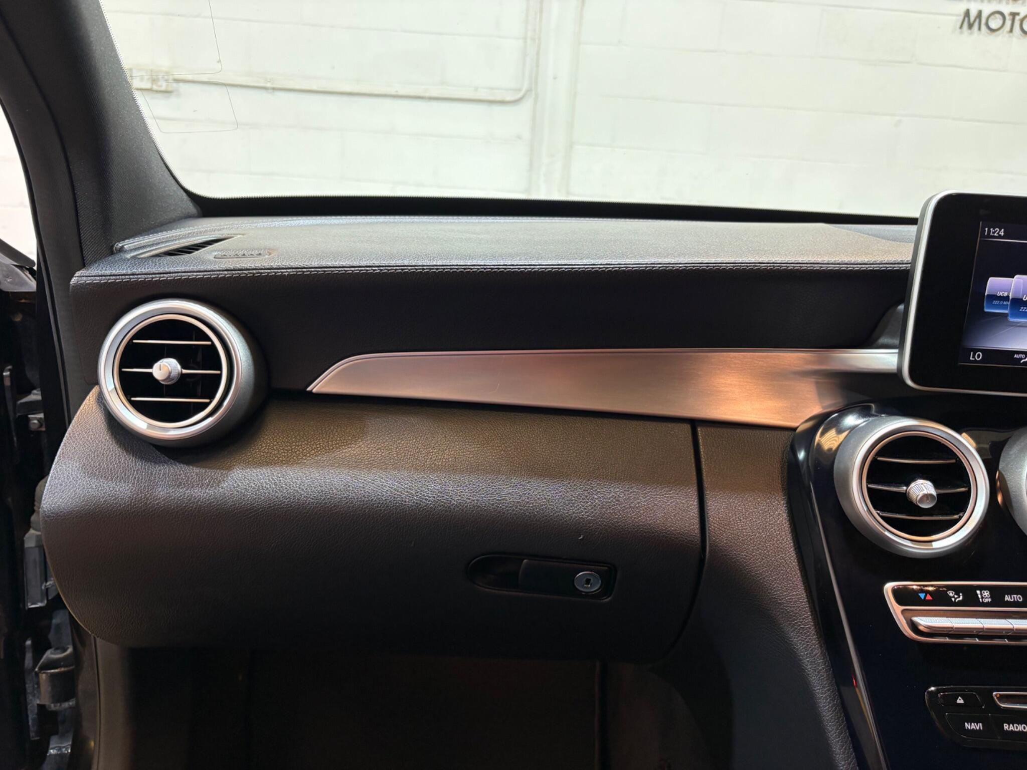 Mercedes-Benz C Class view 32