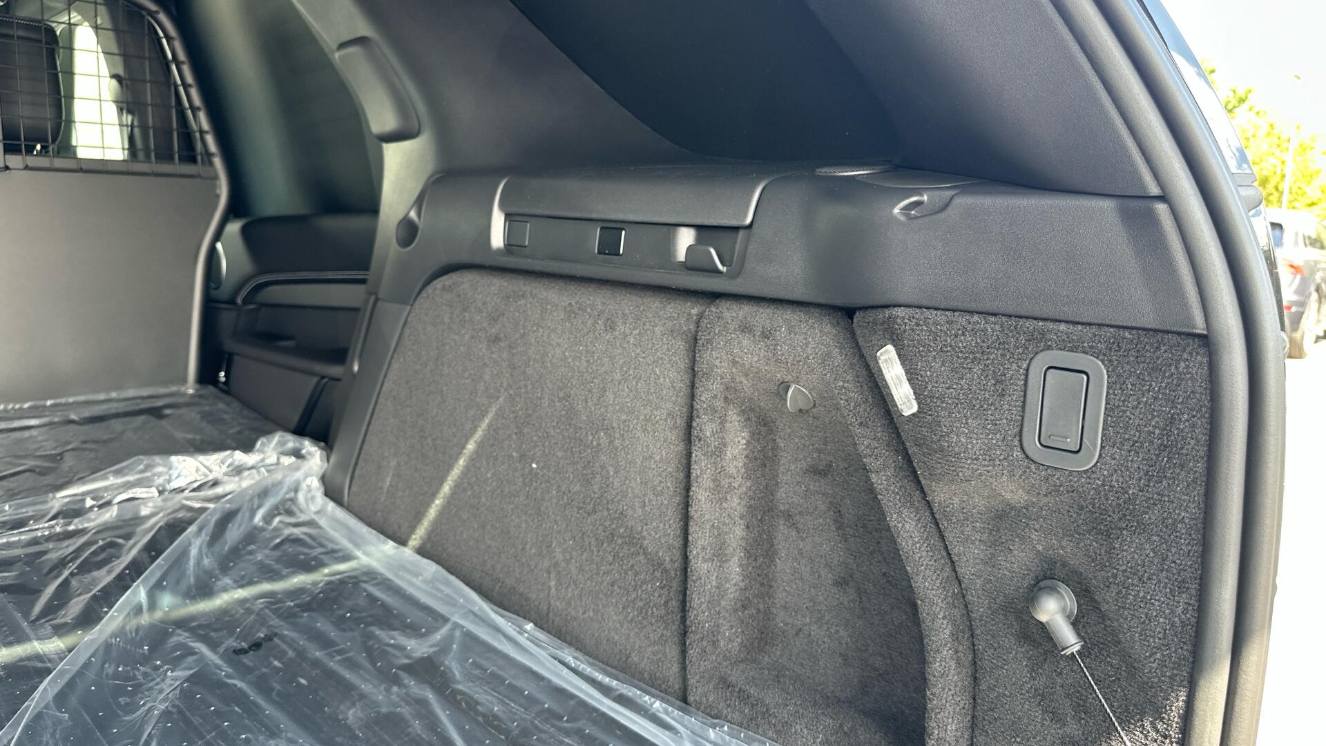 Land Rover Discovery view 22