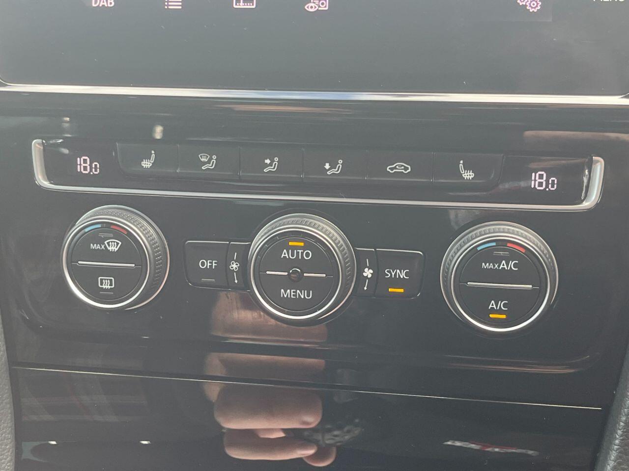 Volkswagen Golf view 21