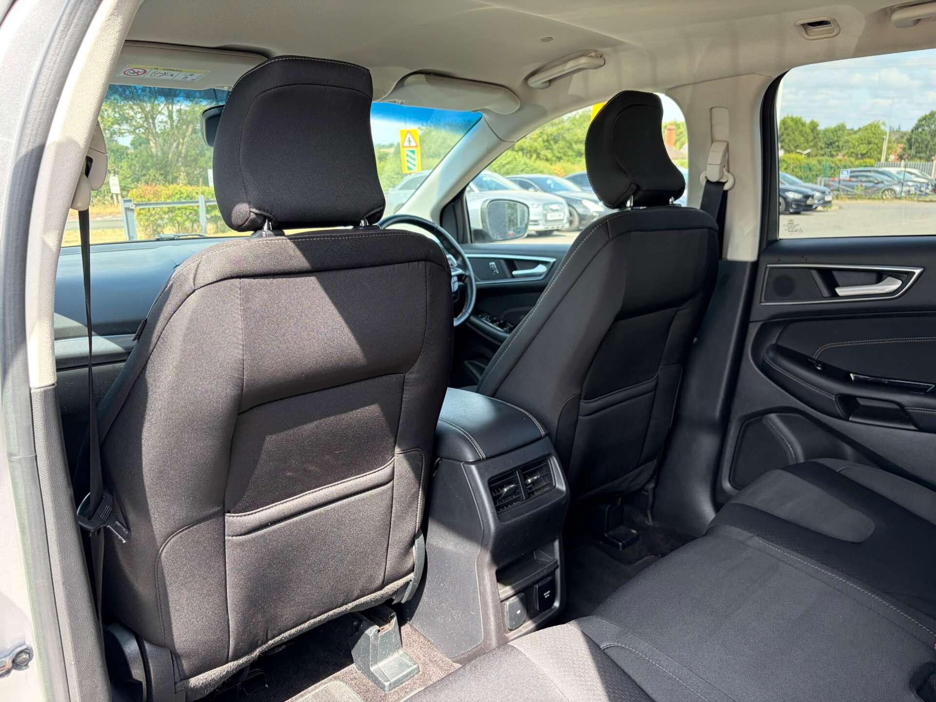 Ford Edge view 22