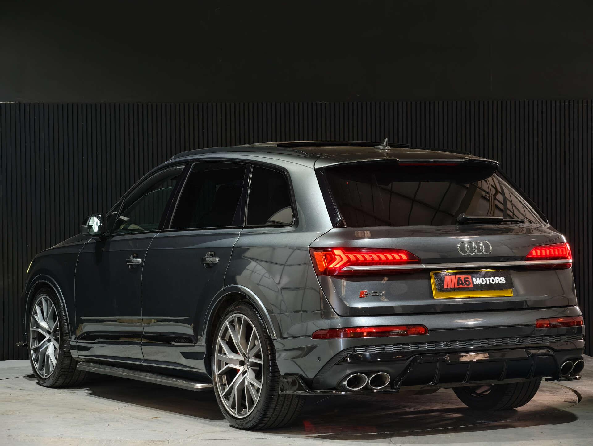 Audi SQ7 view 16