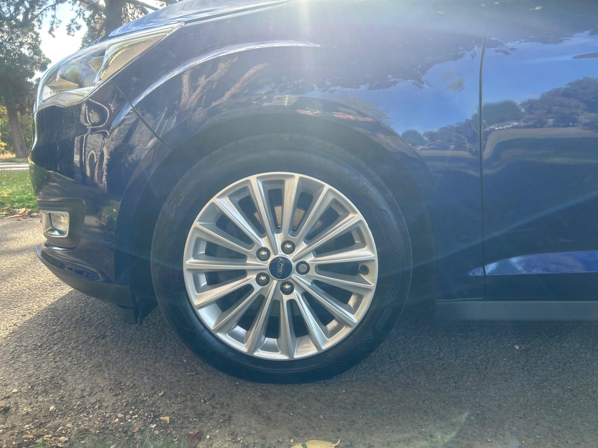 Ford Grand C-Max view 37