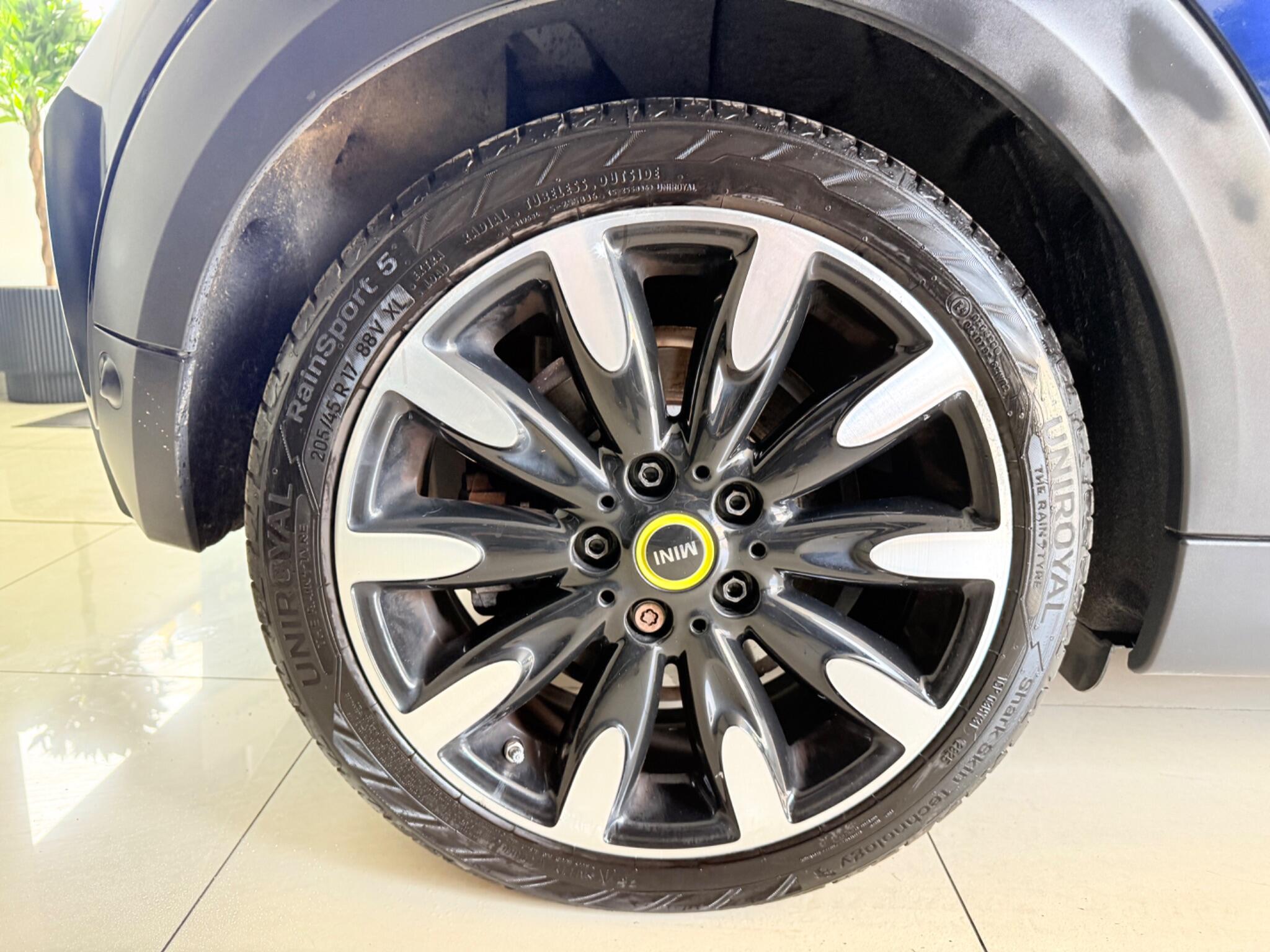 MINI Hatch view 39