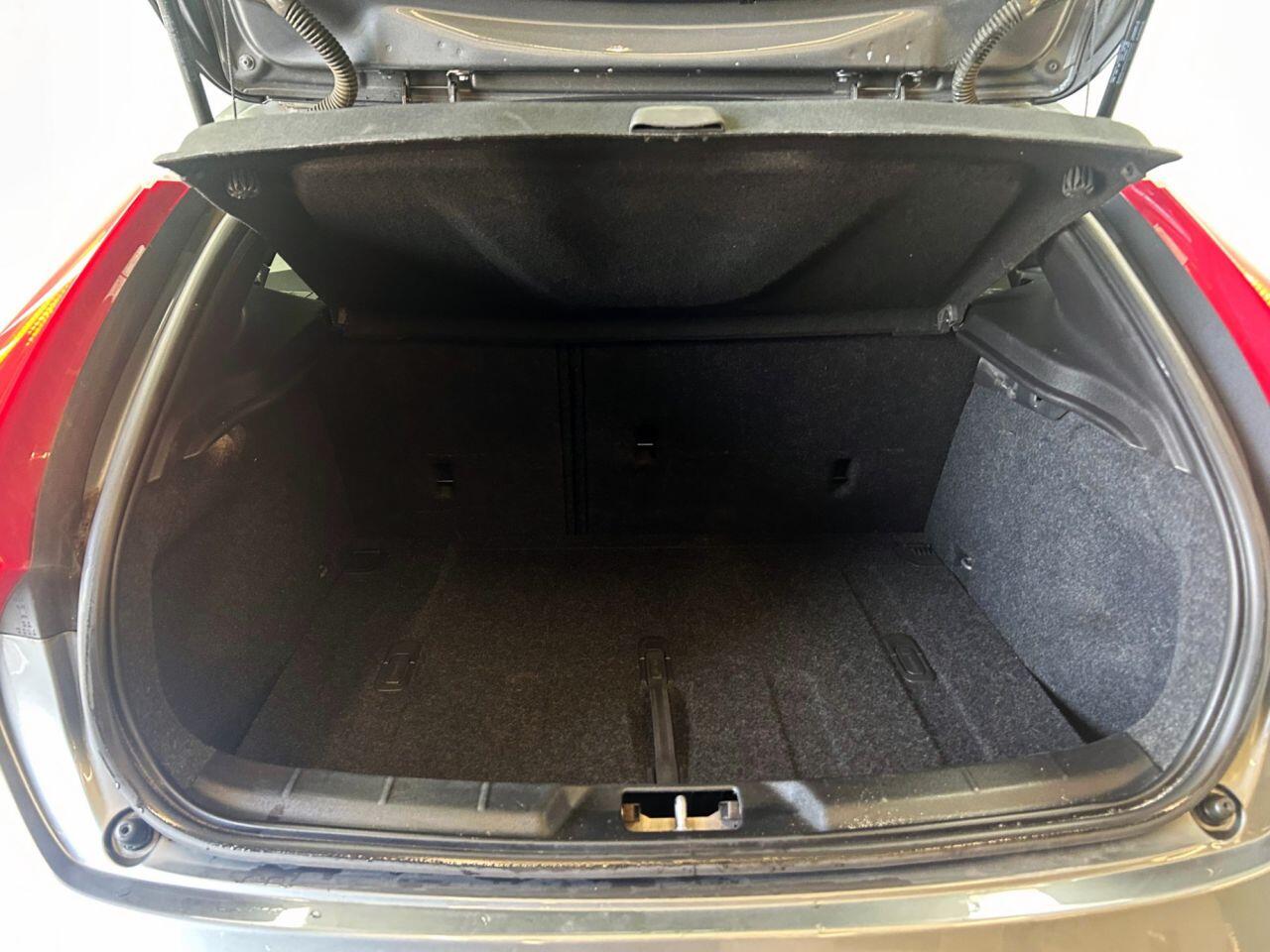 Volvo V40 view 22
