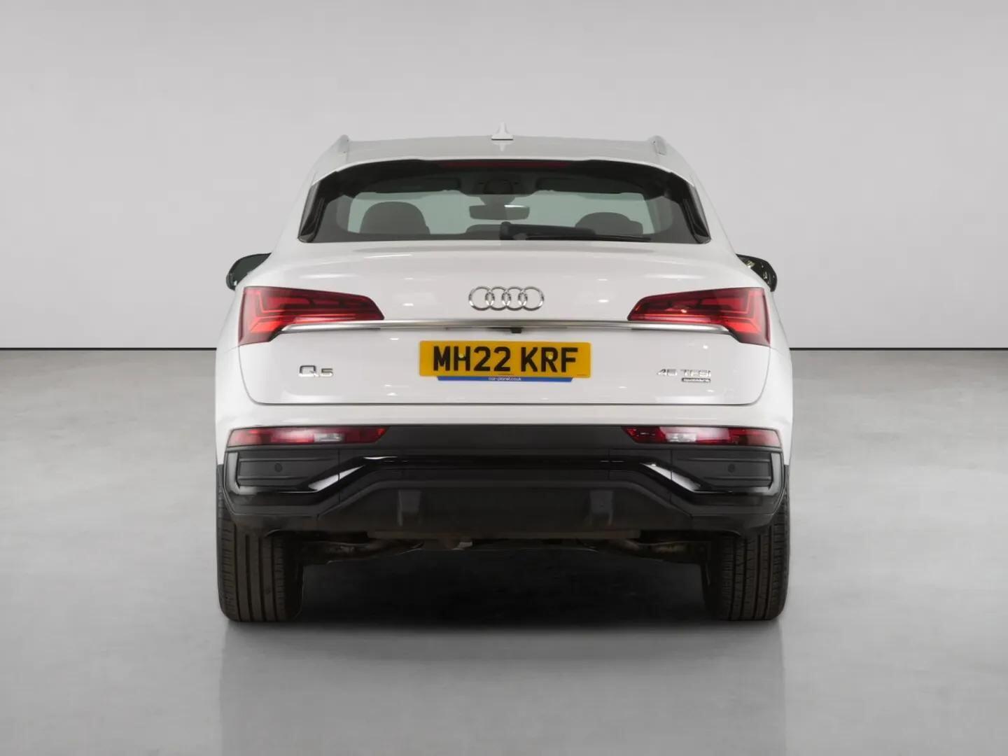 Audi Q5 view 7