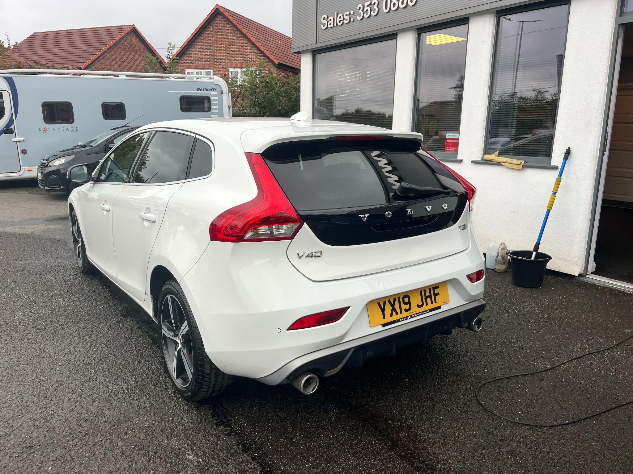 Volvo V40 view 3