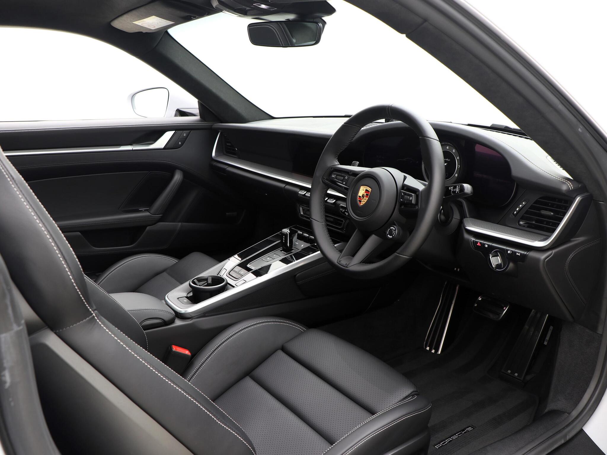 Porsche 911 view 33